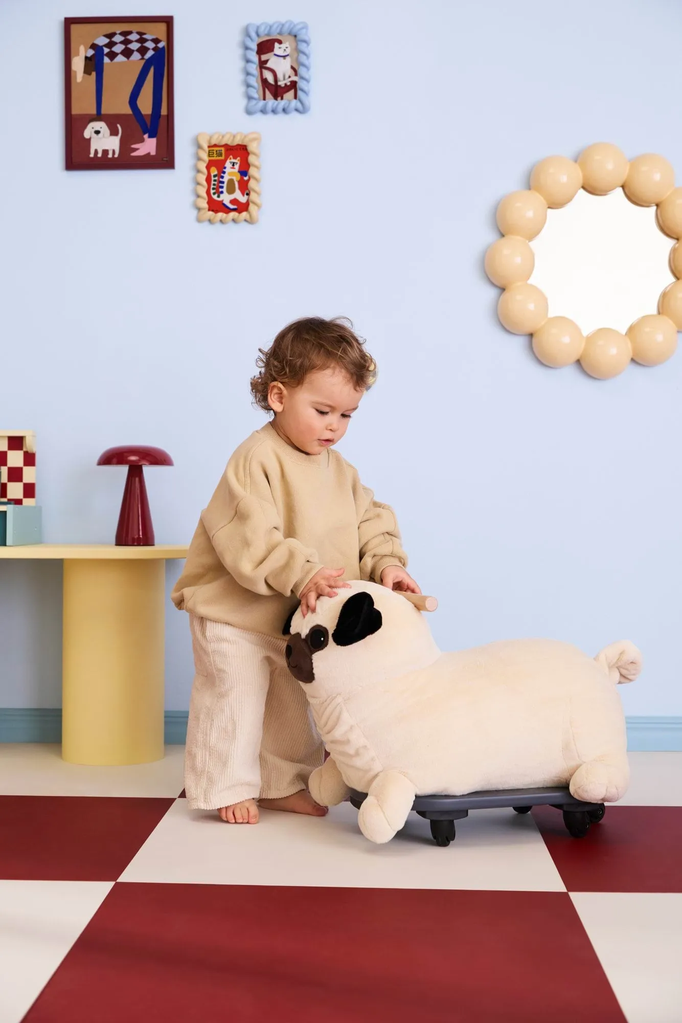 Trekdier, Mopshond Peg Kid's Concept