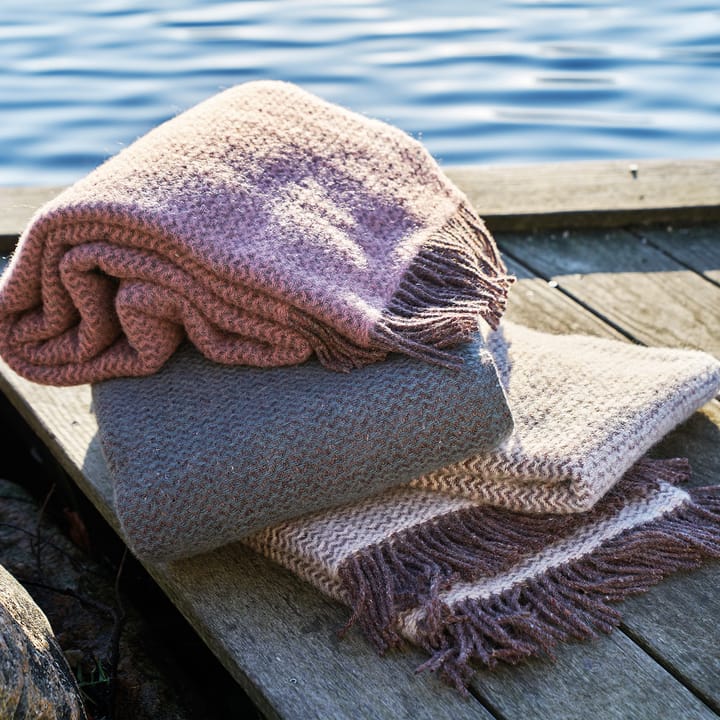 Wave wollen plaid, Rose cloud Klippan Yllefabrik