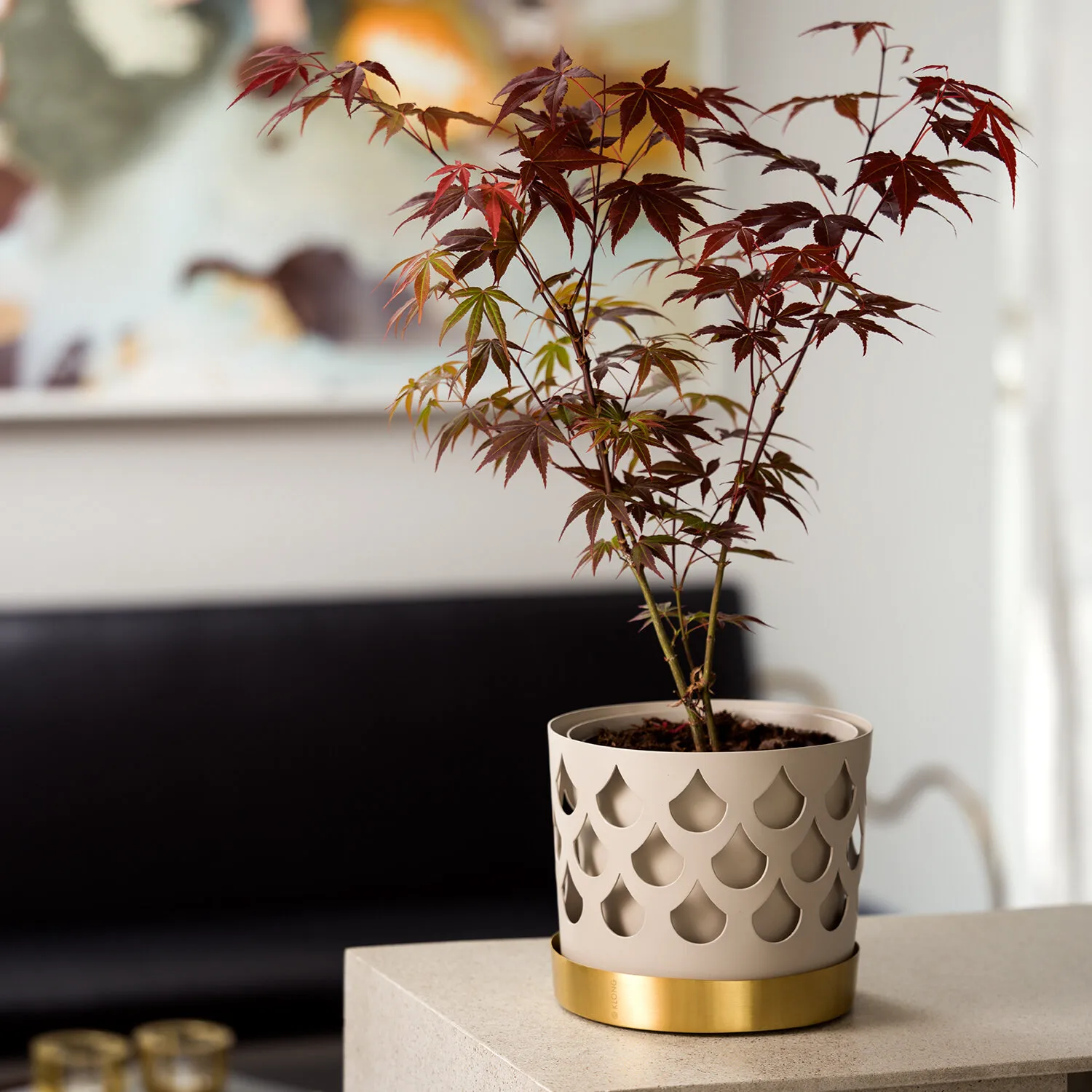 Trio Drop bloempot beige met schotel van messing, Medium Ø18 cm KLONG