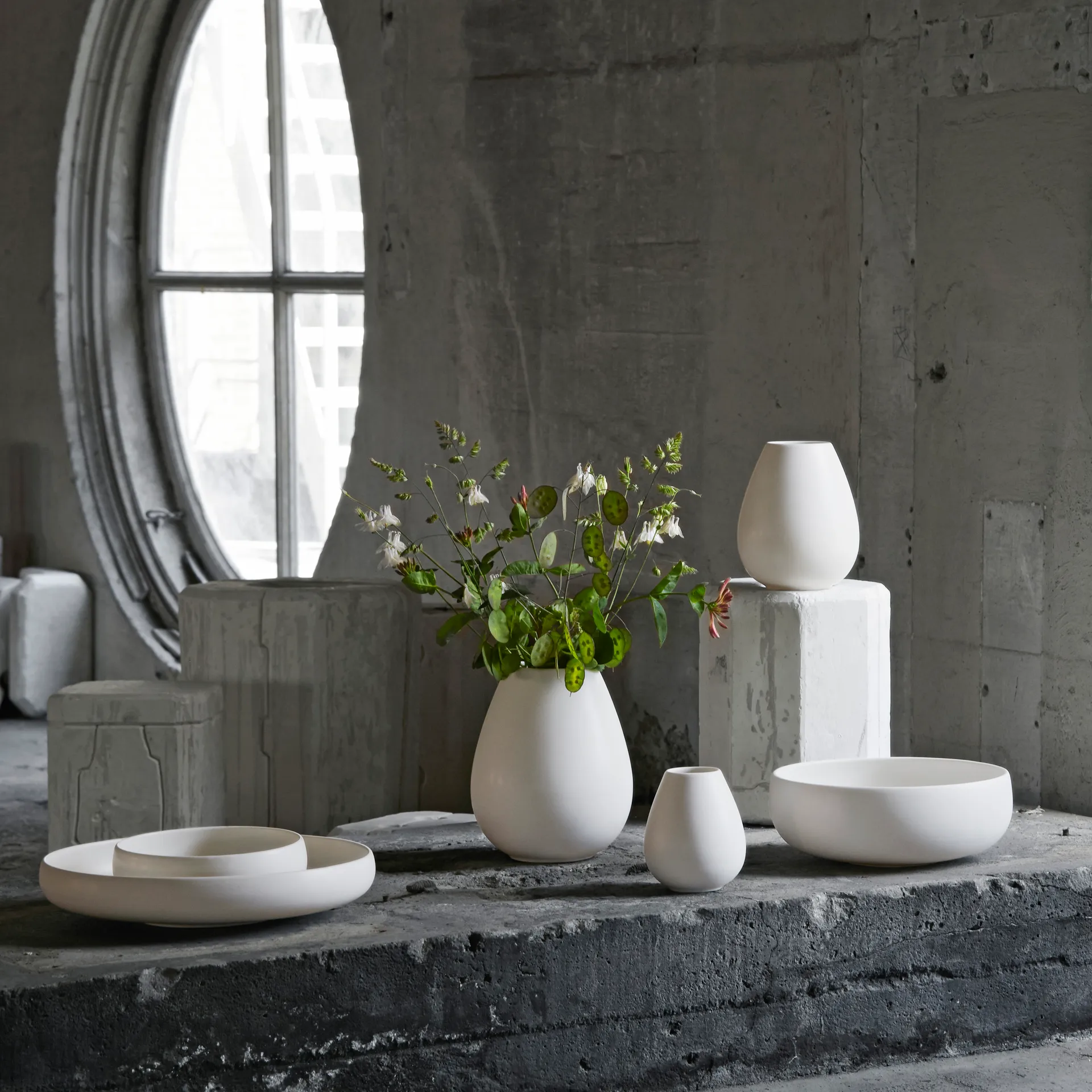 Earth vaas 24 cm, Kalk-wit Knabstrup Keramik