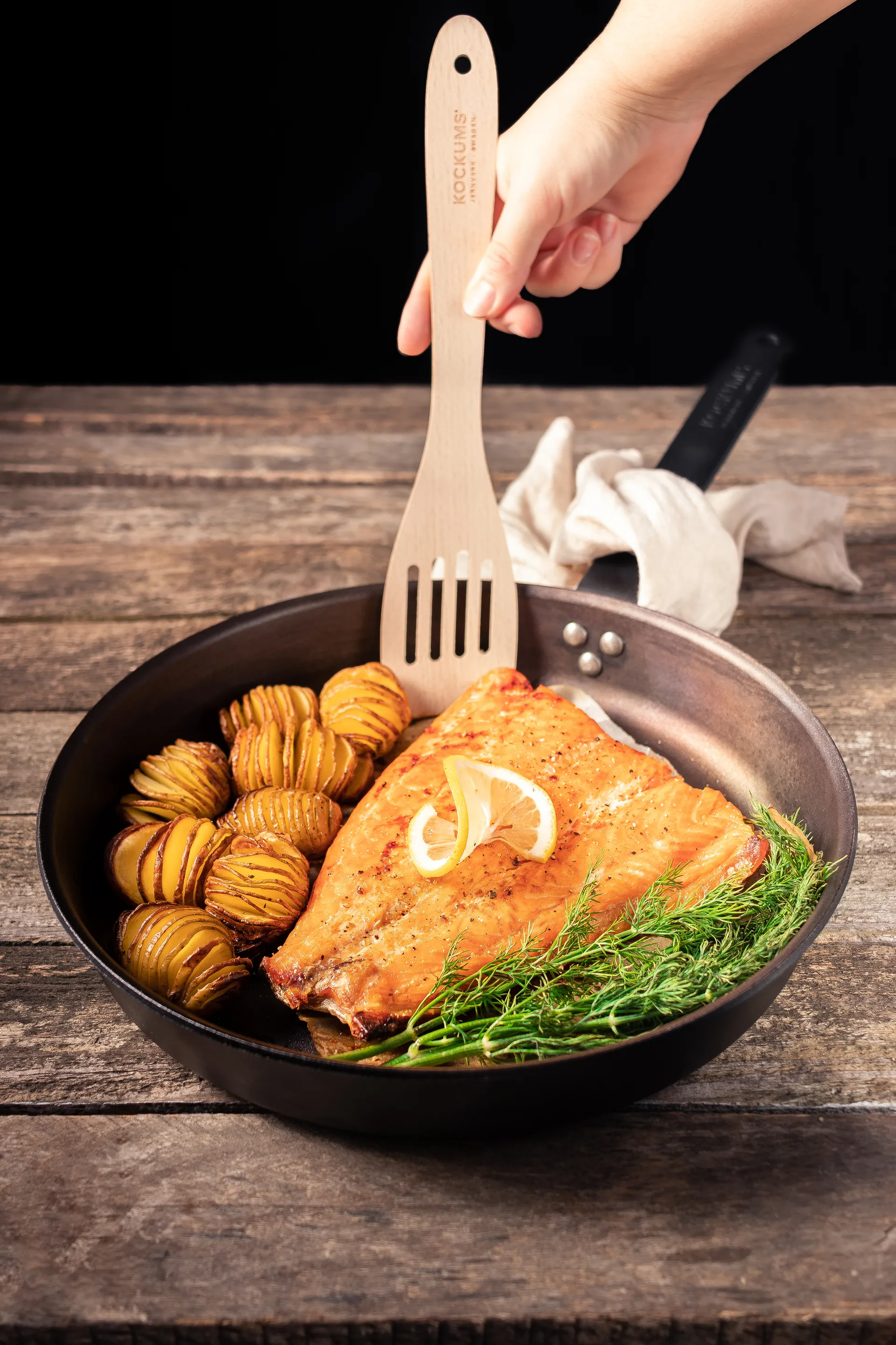 Kockums bakspatel met gaten 30 cm, Beukenhout Kockums Jernverk