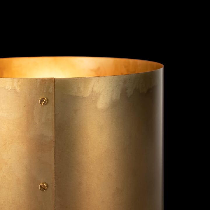 Svep vloerlamp, zwart/ruw messing Konsthantverk