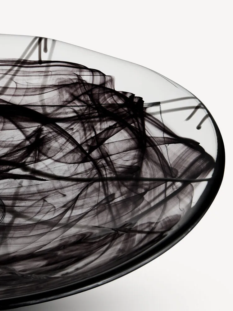 Contrast schotel 380 mm, Zwart-zwart Kosta Boda