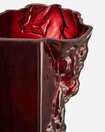 Rocky Baroque vaas 35 cm - Oxblood - Kosta Boda
