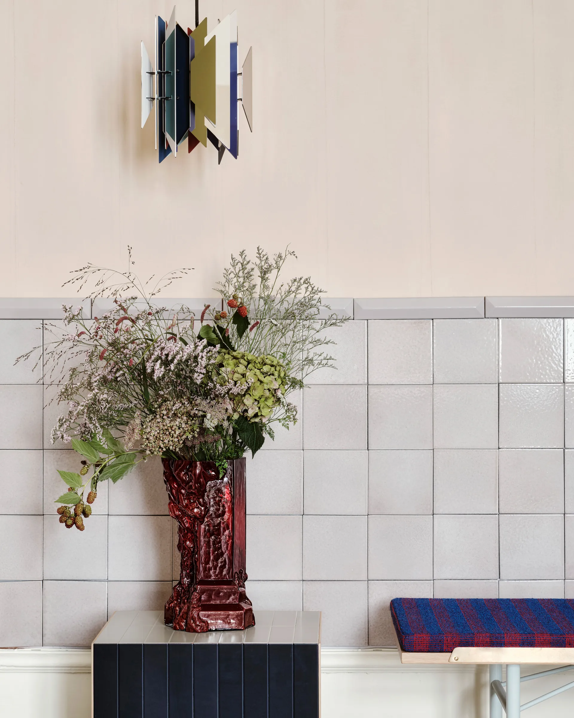 Rocky Baroque vaas 35 cm, Oxblood Kosta Boda