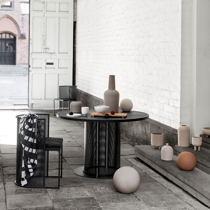 Bauhaus eettafel, beige Kristina Dam Studio