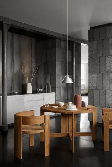 Collector eettafel Ø120x74 cm - Warm gelakt eik - Kristina Dam Studio