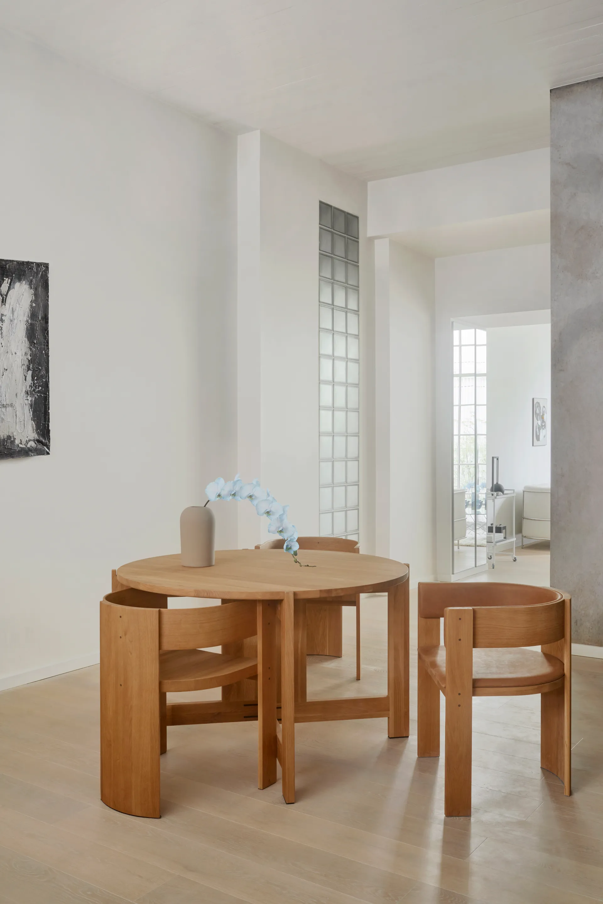 Collector eettafel Ø120x74 cm, Warm gelakt eik Kristina Dam Studio