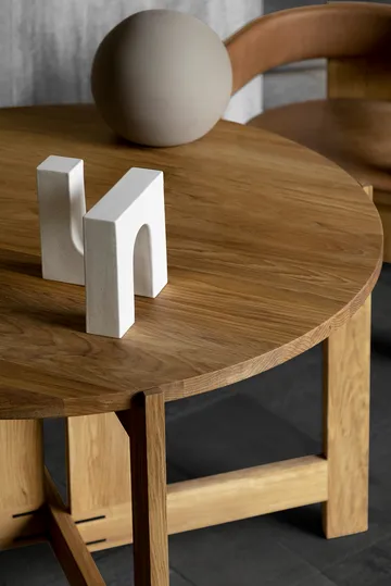 Collector eettafel Ø120x74 cm - Warm gelakt eik - Kristina Dam Studio