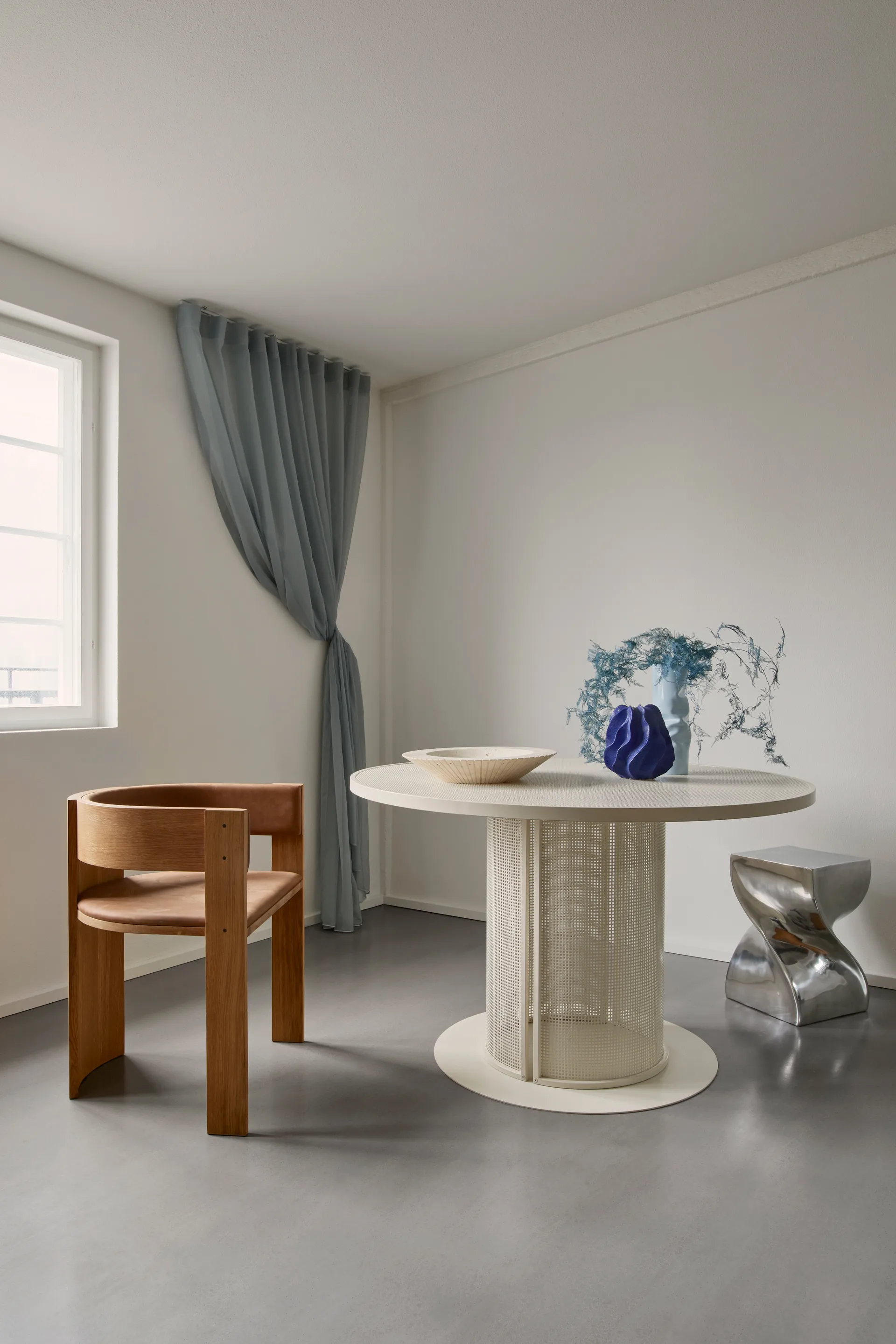 Collector stoel, Warm gelakt eik-cognackleer Kristina Dam Studio