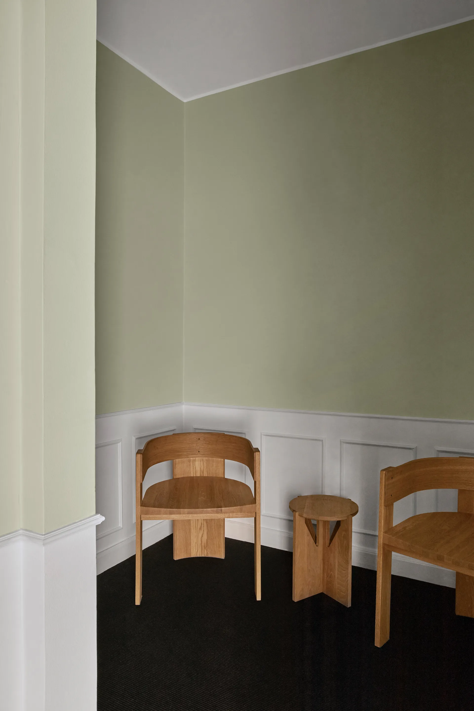 Collector stoel, Warm gelakt eik-walnoot Kristina Dam Studio