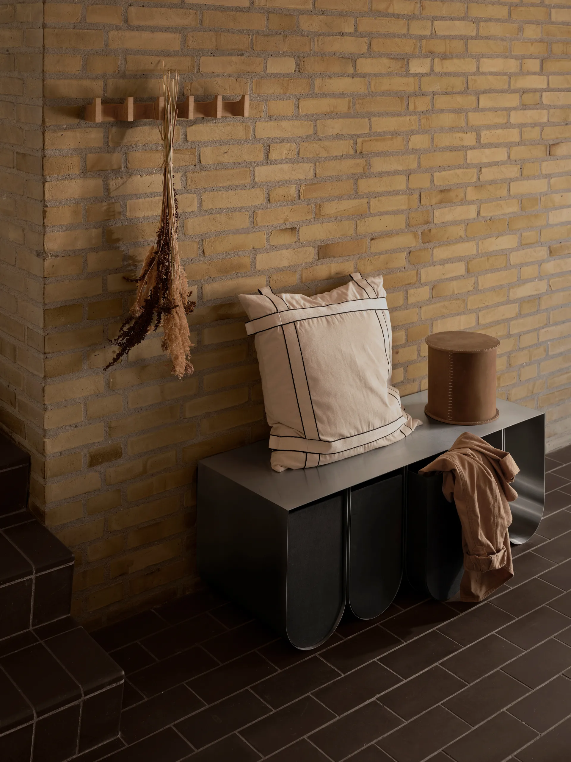 Column kapstok 49 cm, Lichtgeolied eik Kristina Dam Studio