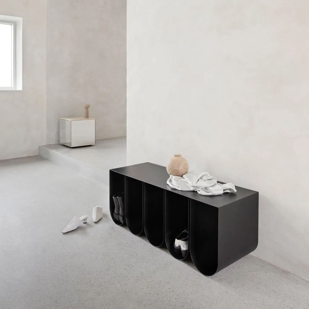 Curved bankje, black Kristina Dam Studio
