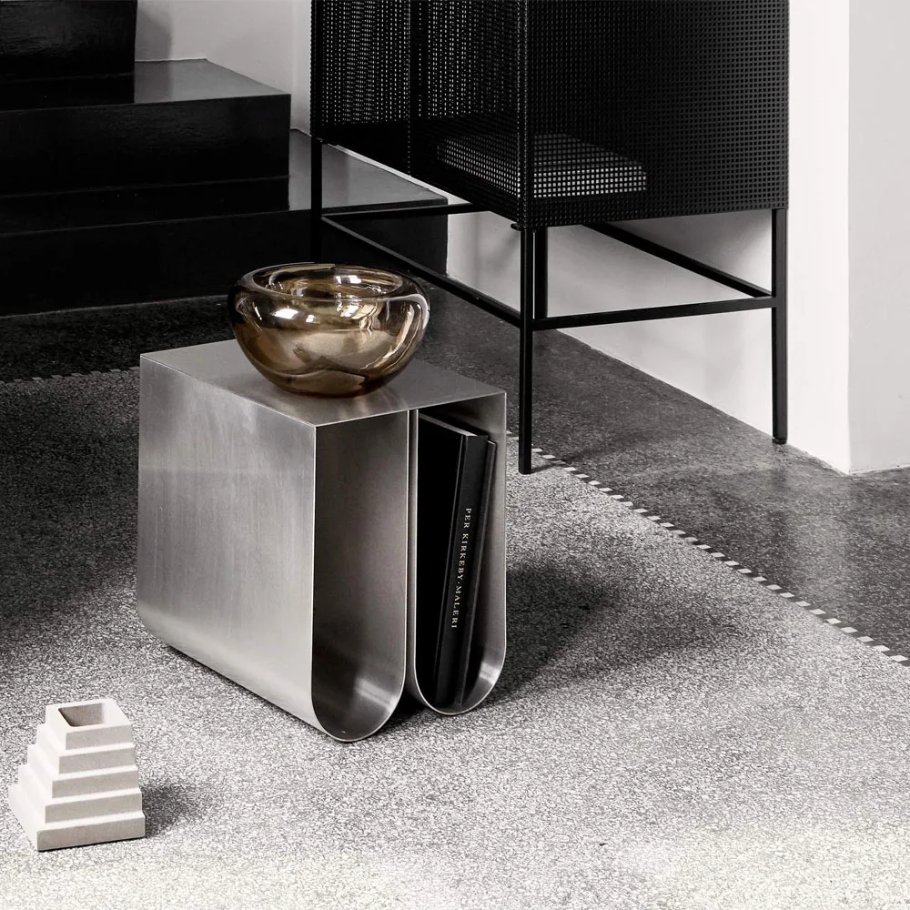 Curved bijzettafel, beige Kristina Dam Studio