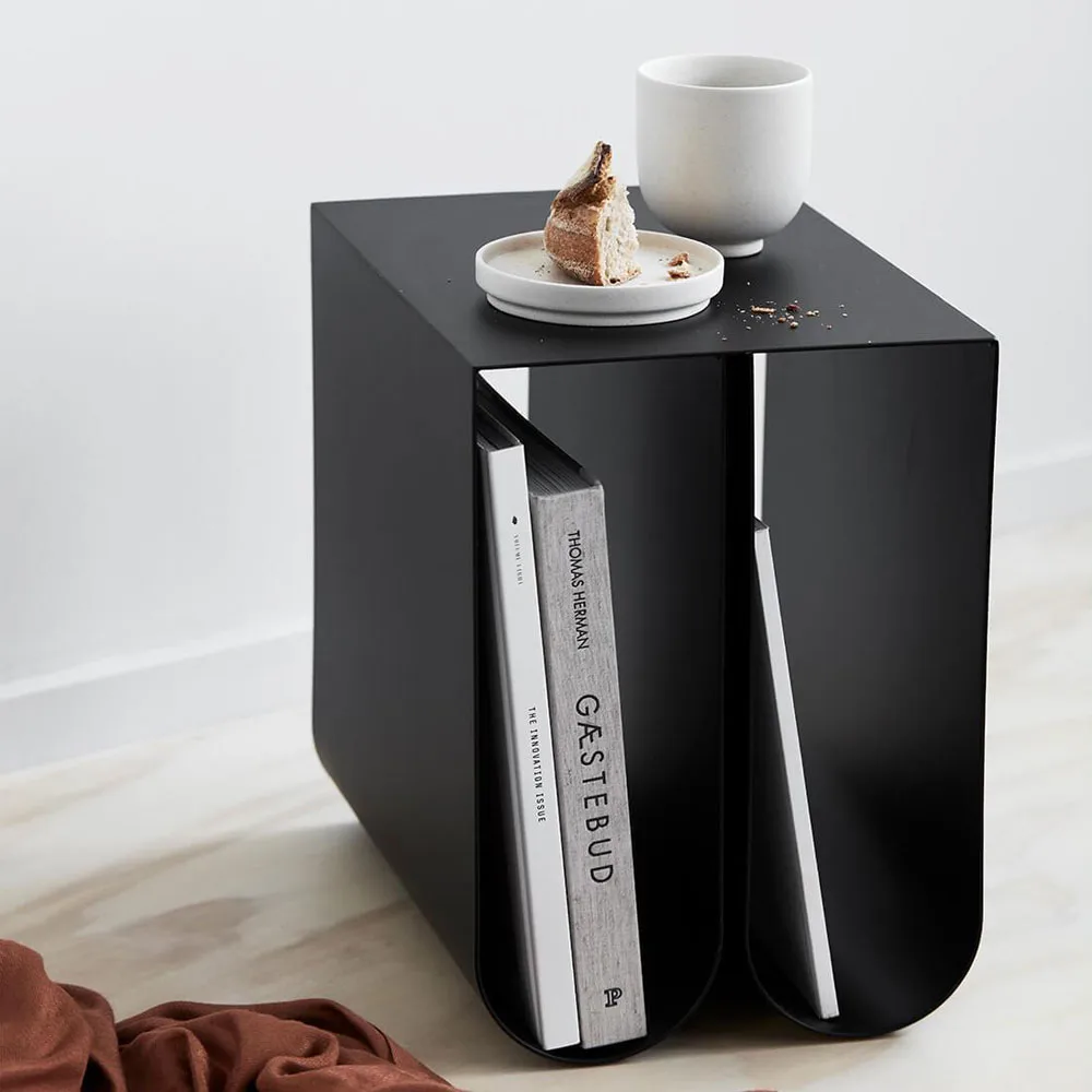 Curved bijzettafel, beige Kristina Dam Studio