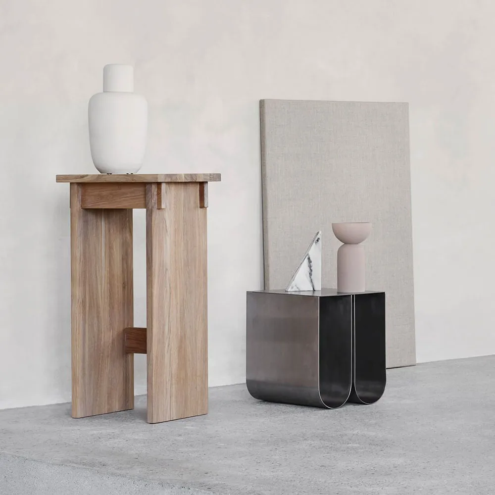 Curved bijzettafel, beige Kristina Dam Studio