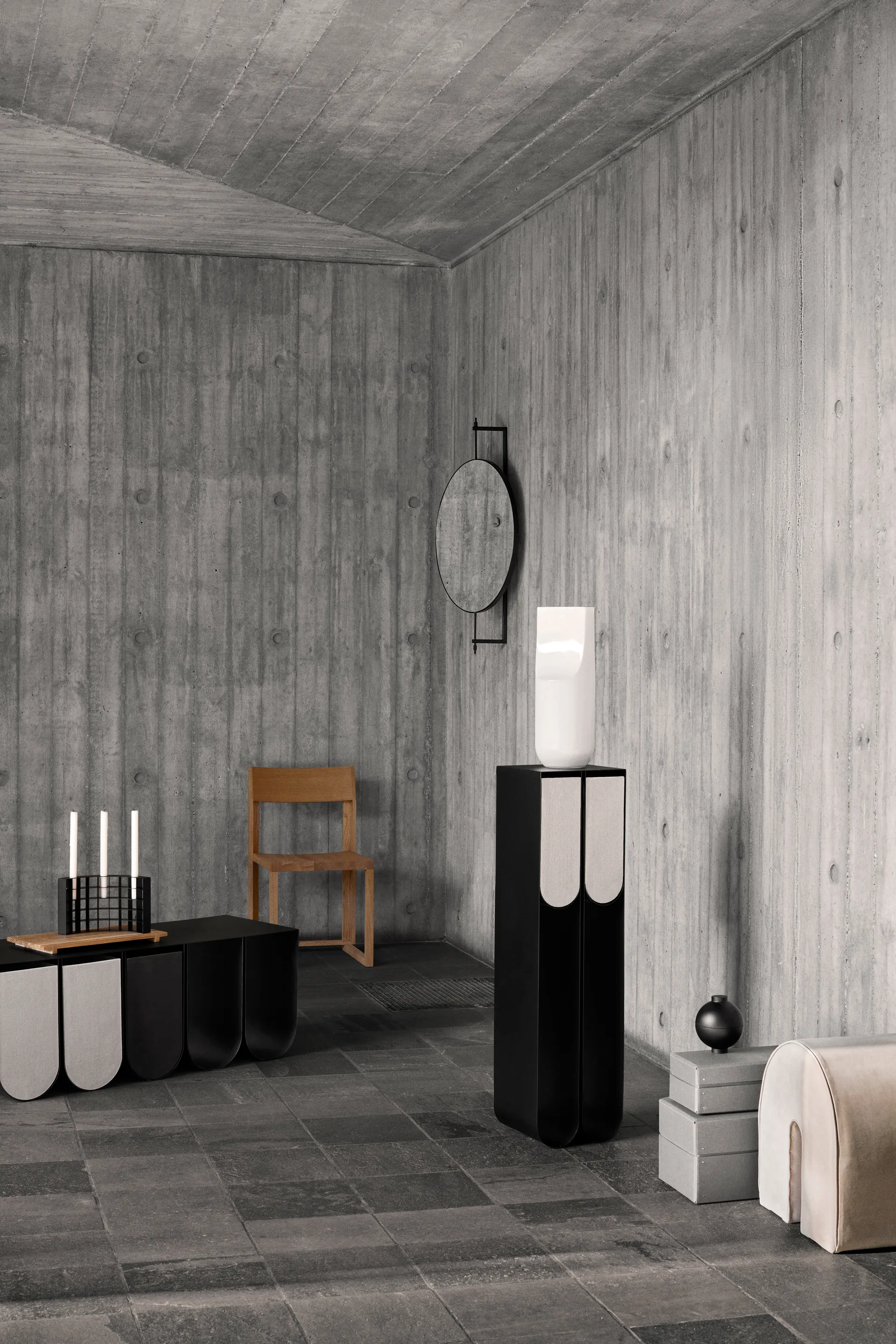 Curved sokkel, Zwart Kristina Dam Studio