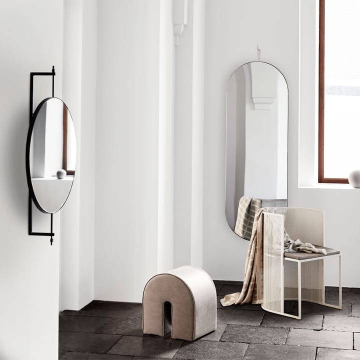 Curved zitpoef, leer black Kristina Dam Studio