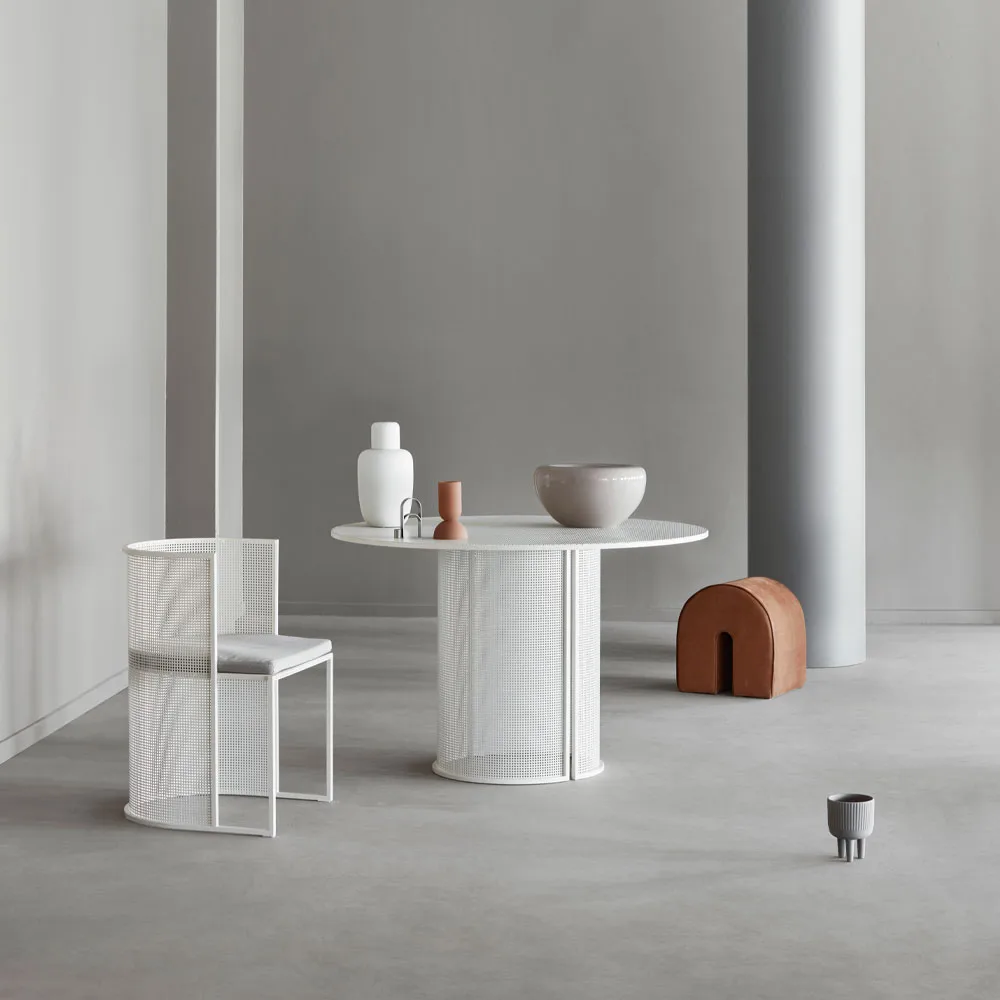 Curved zitpoef, leer light brown Kristina Dam Studio