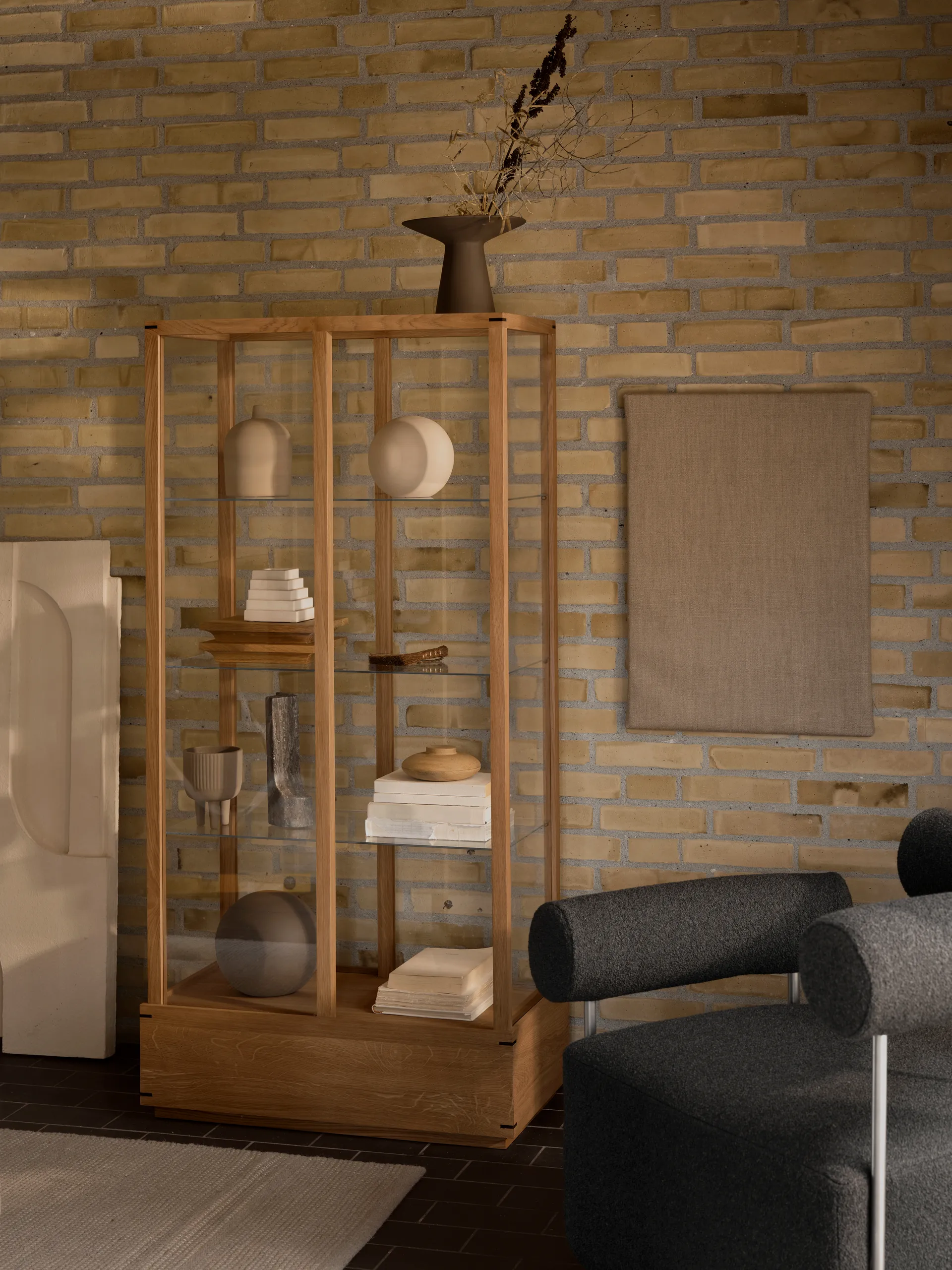 Japanese vitrinekast large, Warm geolied eik Kristina Dam Studio