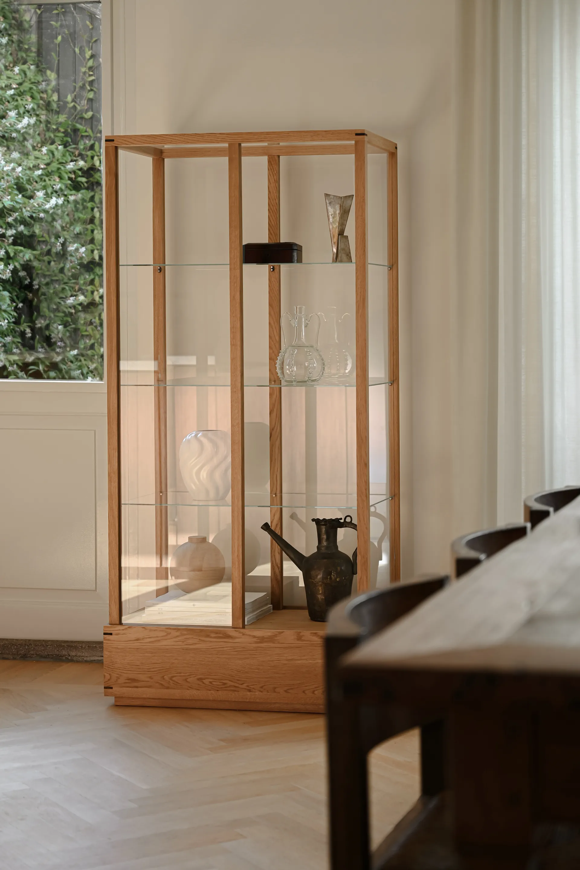 Japanese vitrinekast large, Warm geolied eik Kristina Dam Studio