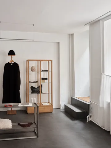 Japanese vitrinekast large - Warm geolied eik - Kristina Dam Studio