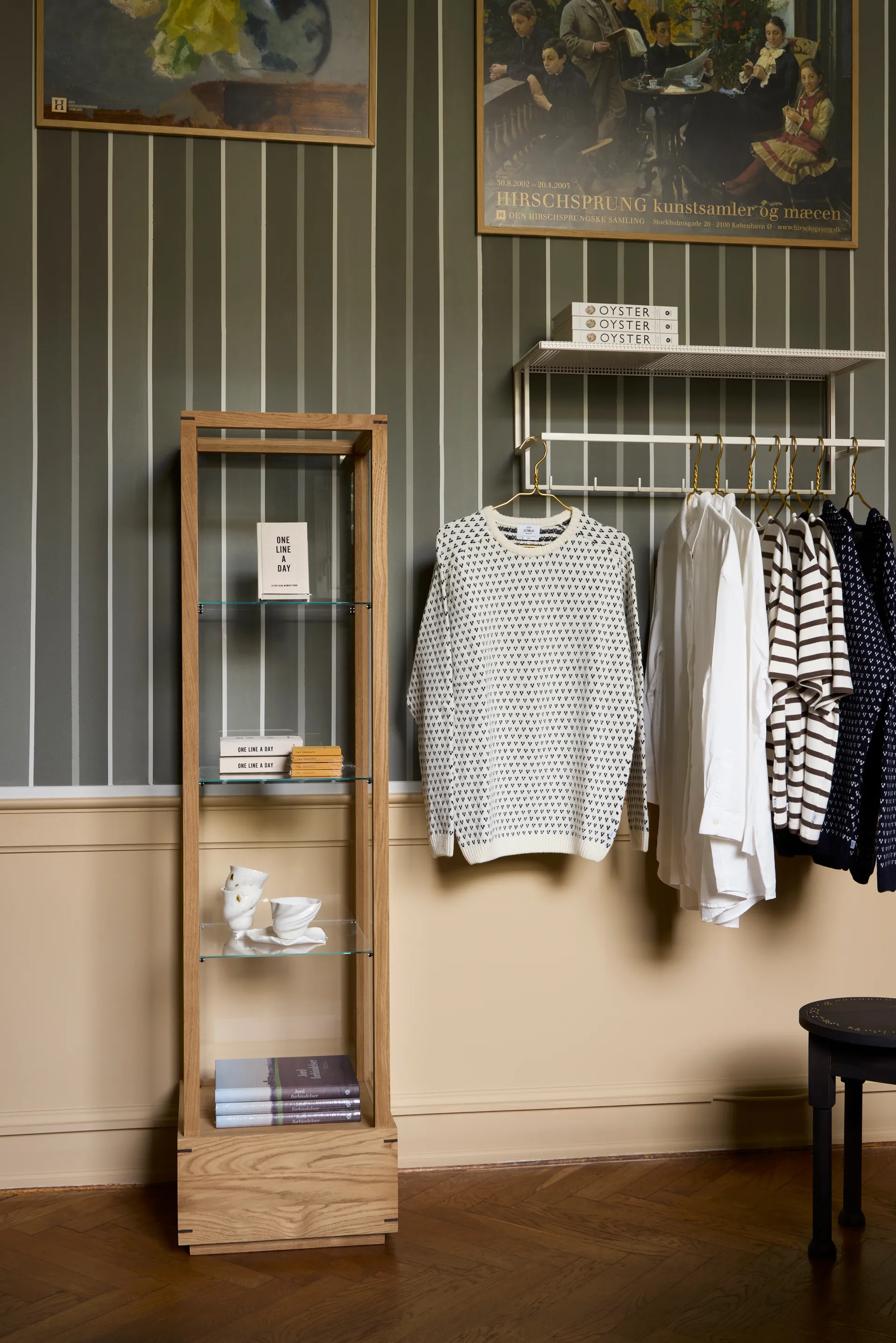 Japanese vitrinekast medium, Warm geolied eik Kristina Dam Studio