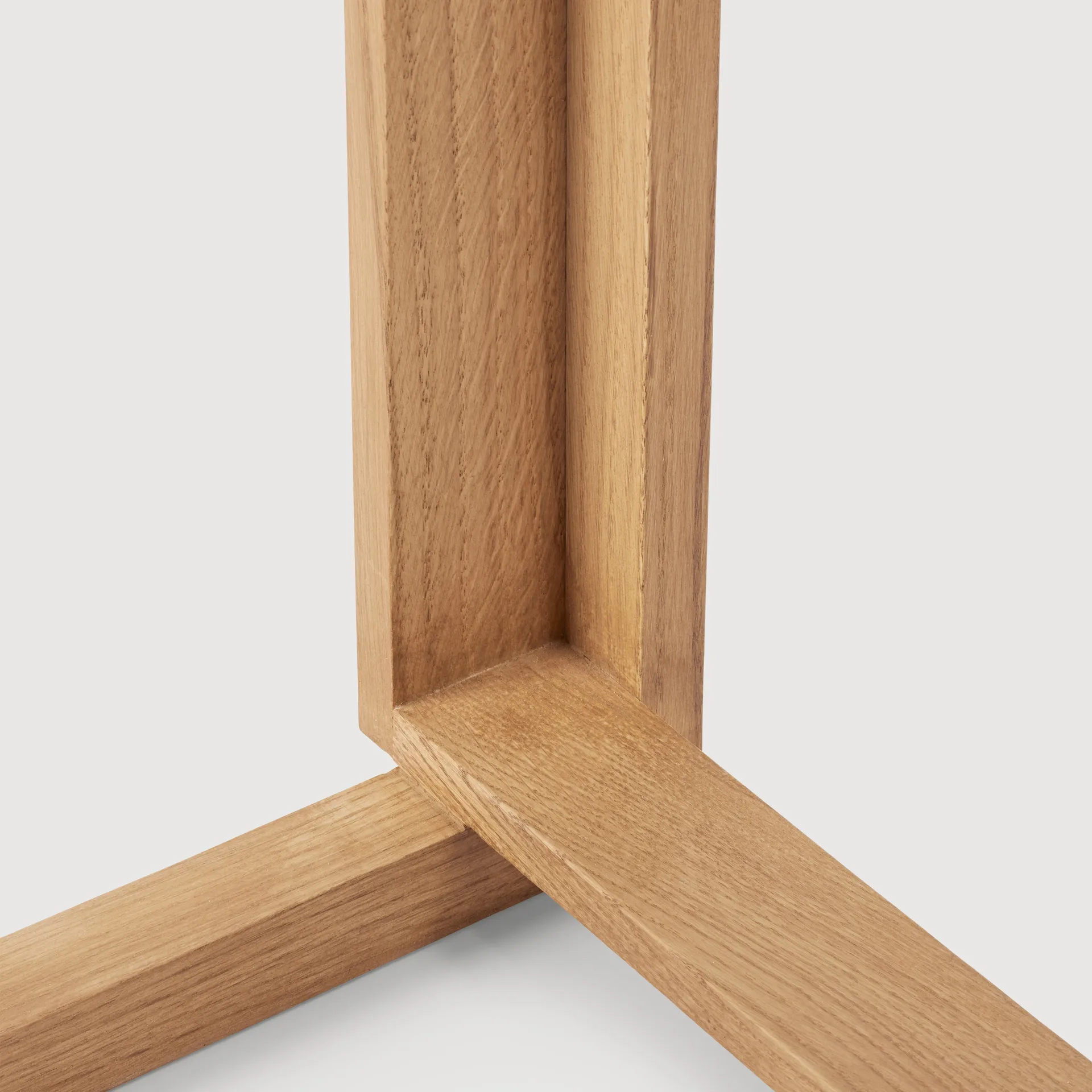 Outline barkruk 75 cm, Warm gelakt eik-geborsteld staal Kristina Dam Studio