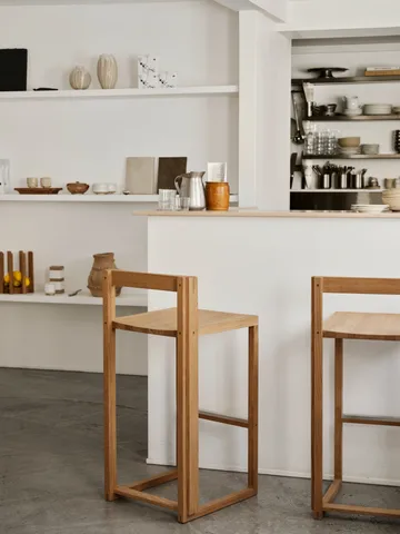 Outline barkruk 75 cm - Warm gelakt eik-geborsteld staal - Kristina Dam Studio