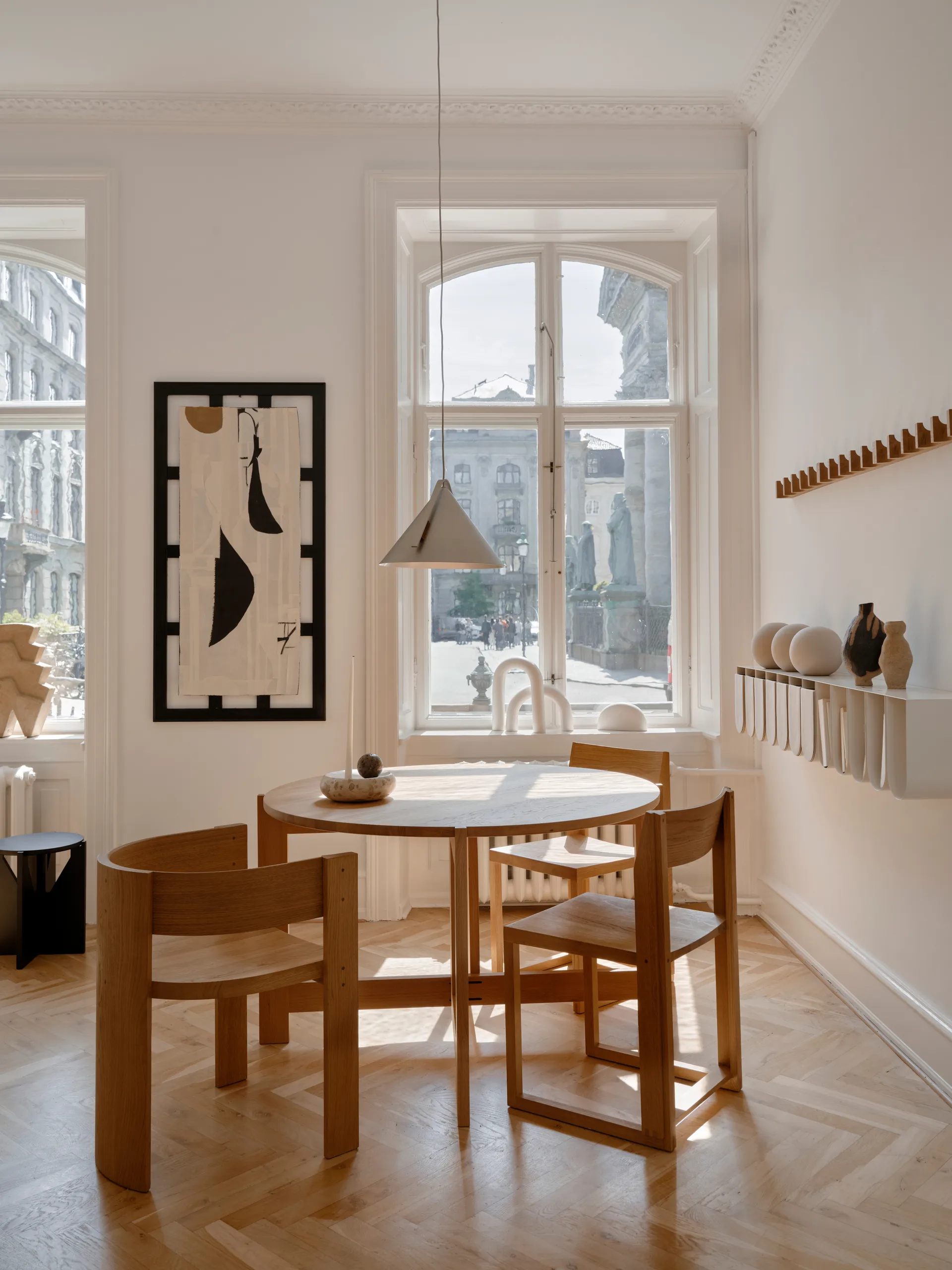 Outline stoel, Warm gelakt eik-walnoot Kristina Dam Studio