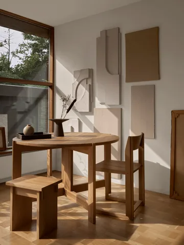 Outline stoel - Warm gelakt eik-walnoot - Kristina Dam Studio