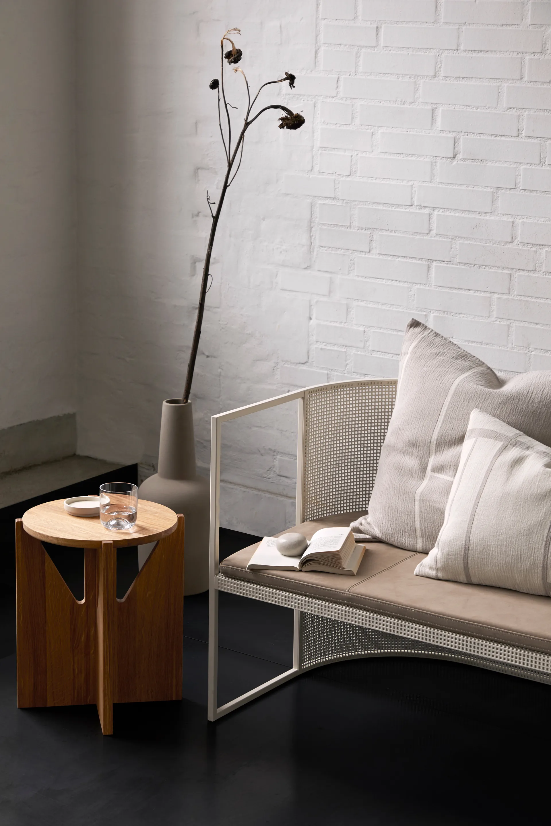 Simple kruk Ø36 cm, Warm gelakt eik Kristina Dam Studio