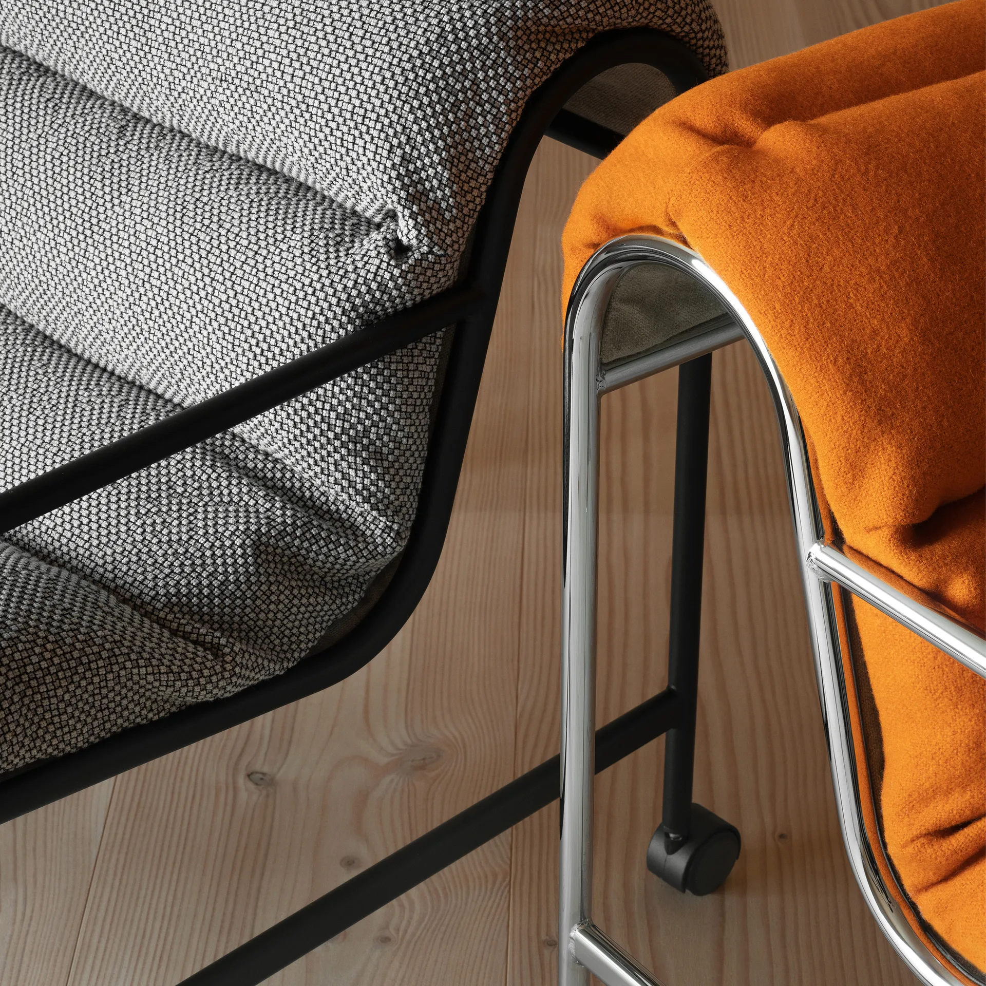 Sunny fauteuil met armleuningen, Leer Cognac - chromen onderstel met wielen Lammhults