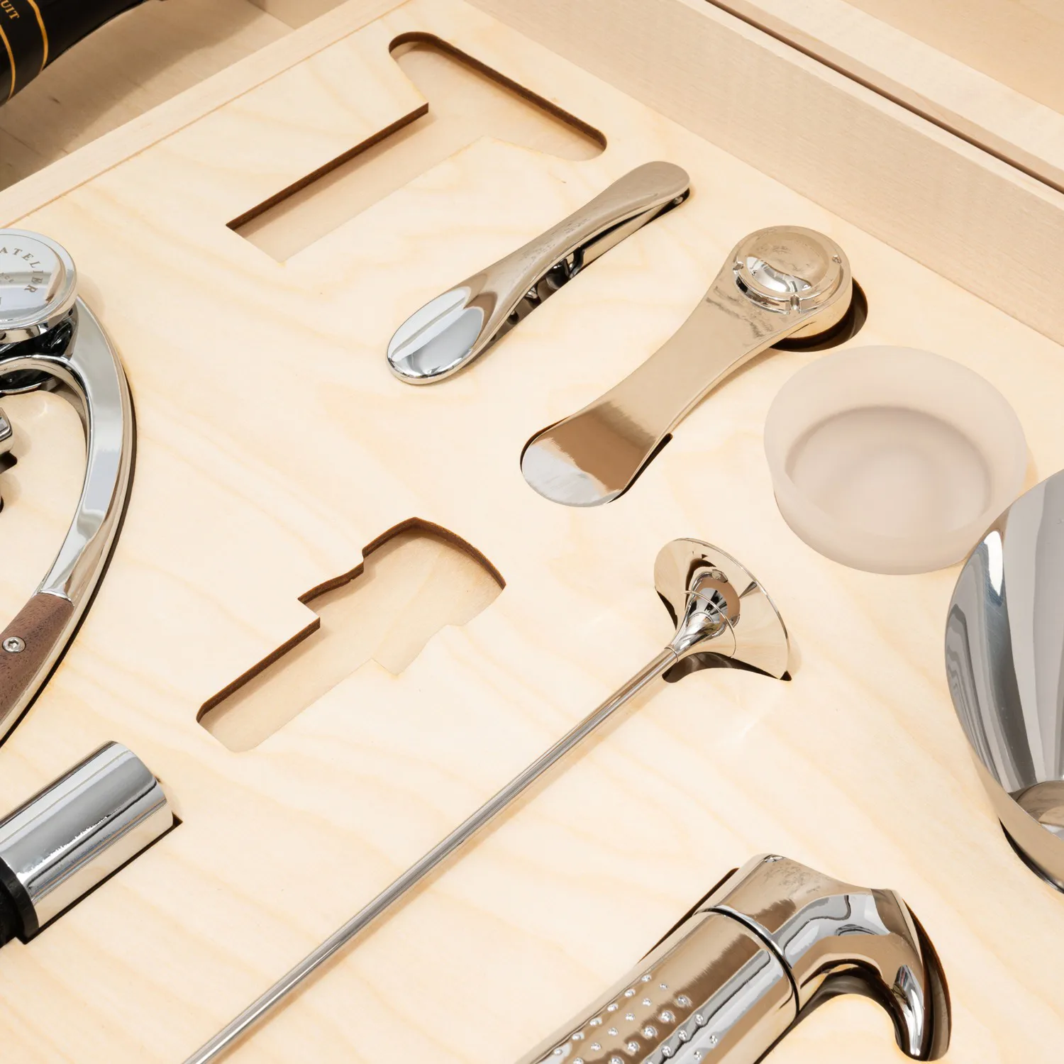 Oeno Box Connoisseur 1 wijnbox, 10 delendeeltjes L'Atelier du Vin