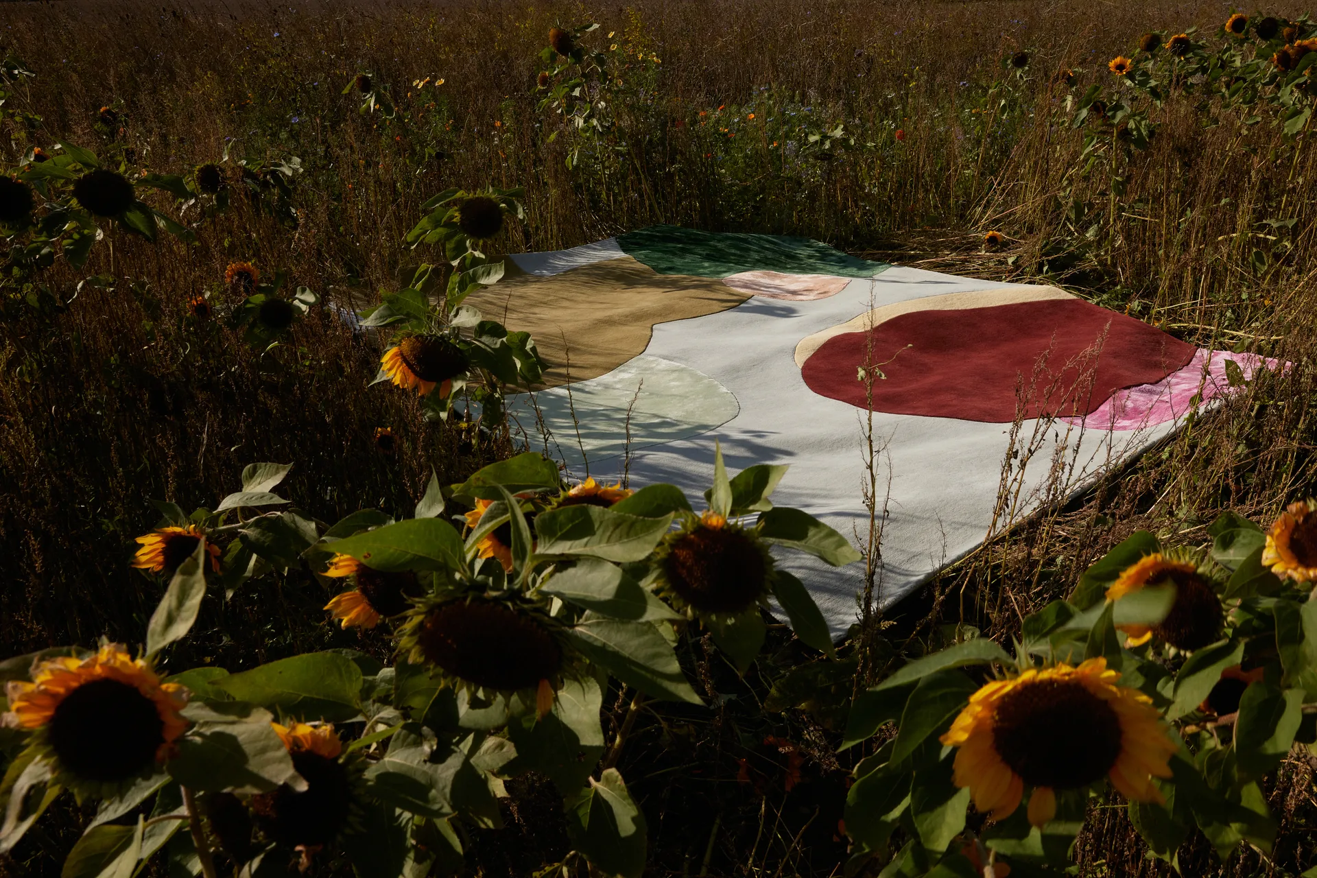 Sleeping Flower wollen vloerkleed, 180x270 cm Layered
