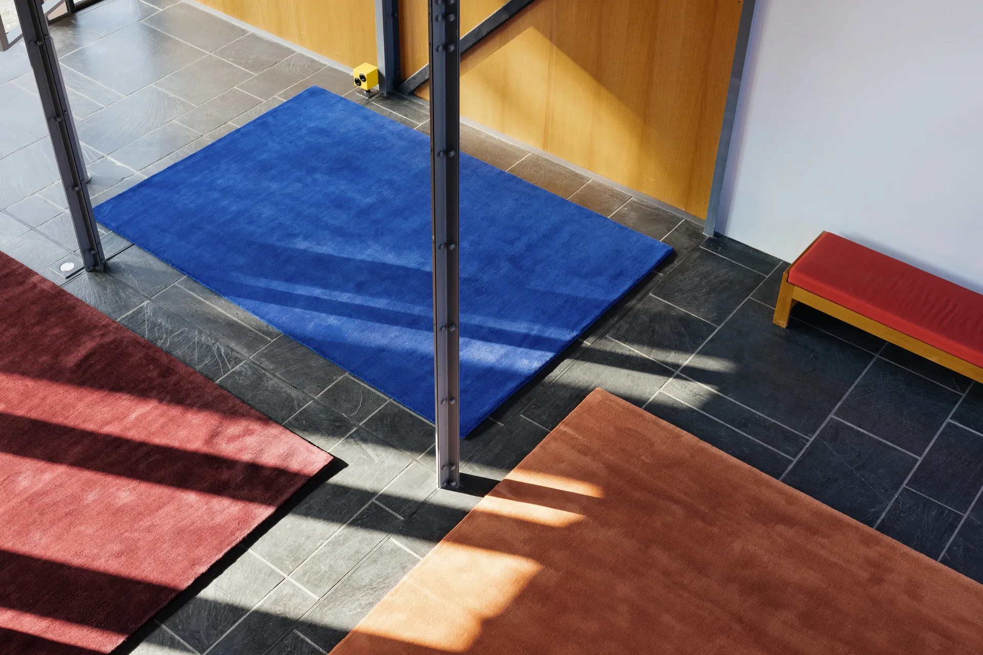 Solid Wool wollen vloerkleed, Donkerblauw, 250x350 cm Layered