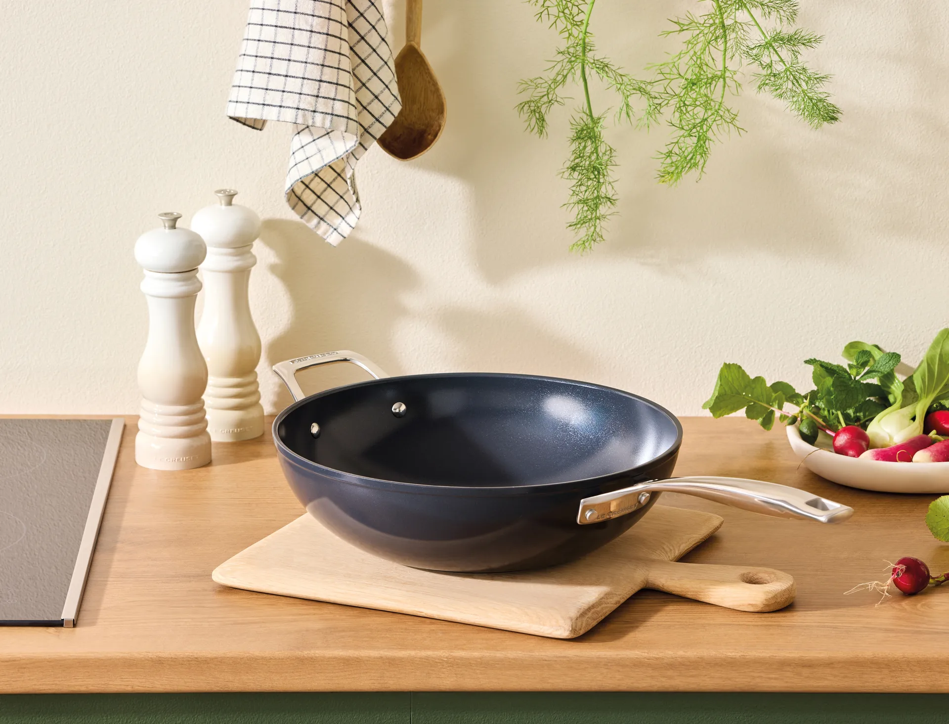 Ceramic wokpan, 30 cm Le Creuset