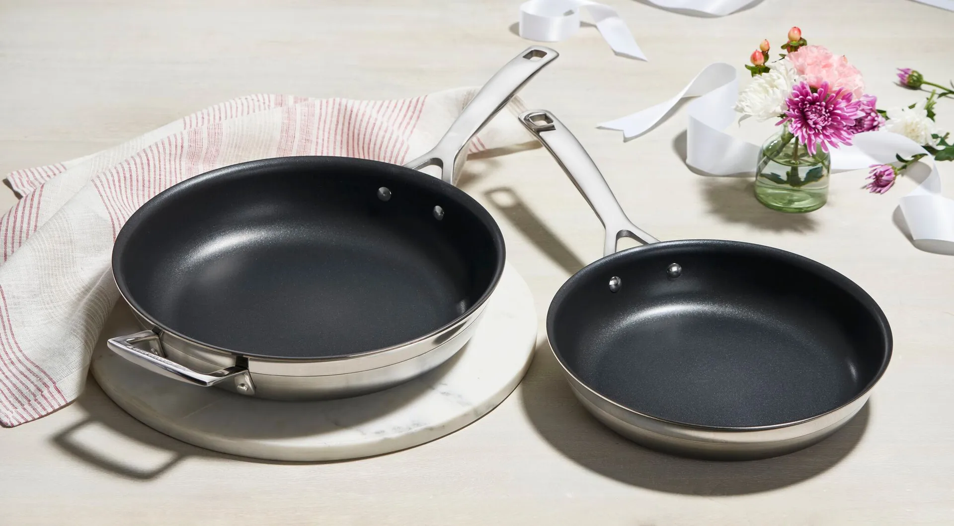 Le Creuset koekenpannenset met antiaanbaklaag, Roestvrij staal, 2 delen Le Creuset