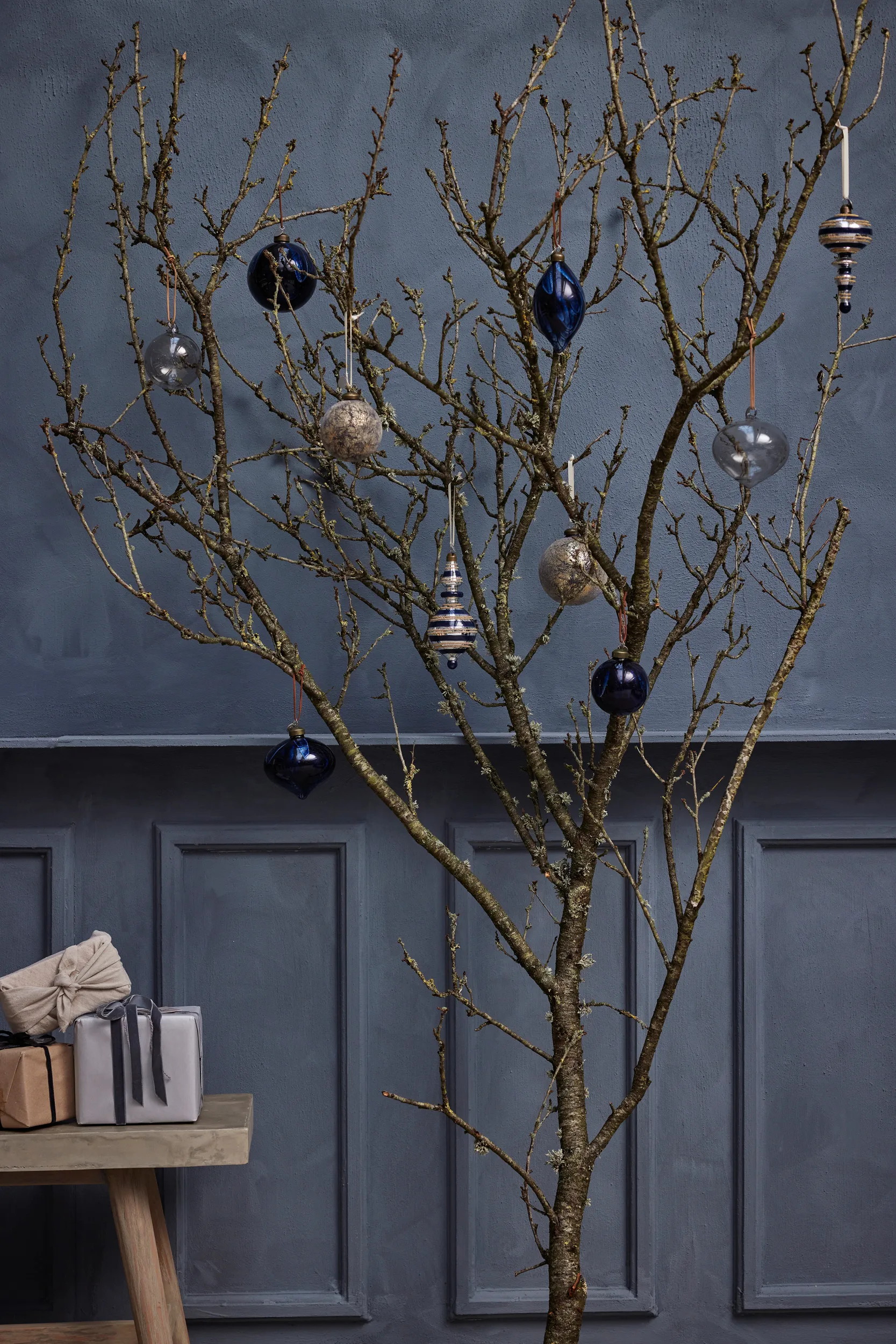 Clearena kerstbal Ø10 cm, Donkerblauw-goud Lene Bjerre