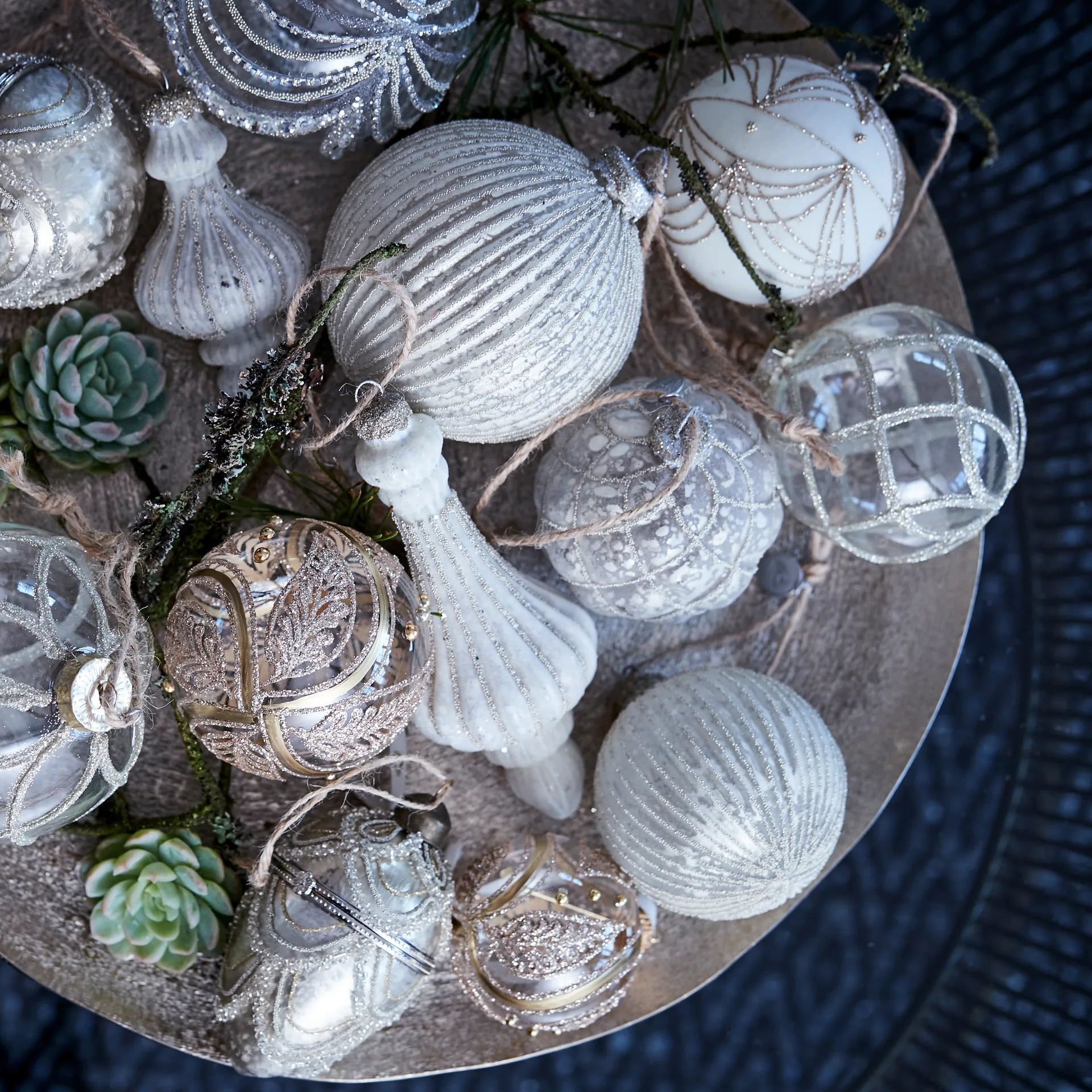 Jalia kerstbal Ø8 cm, Off white-light gold Lene Bjerre