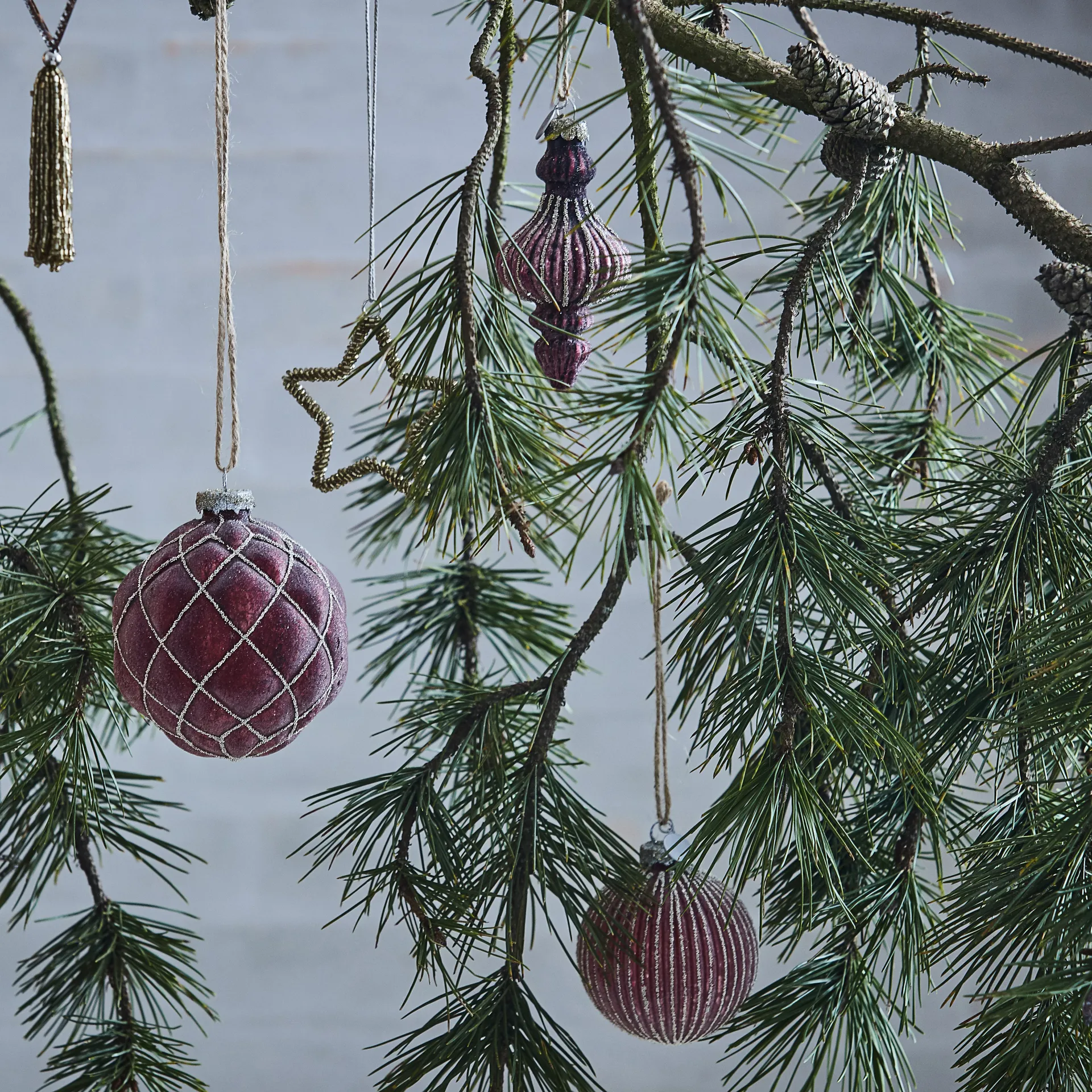 Norille kerstbal Ø8 cm, Pomegranate-light gold Lene Bjerre