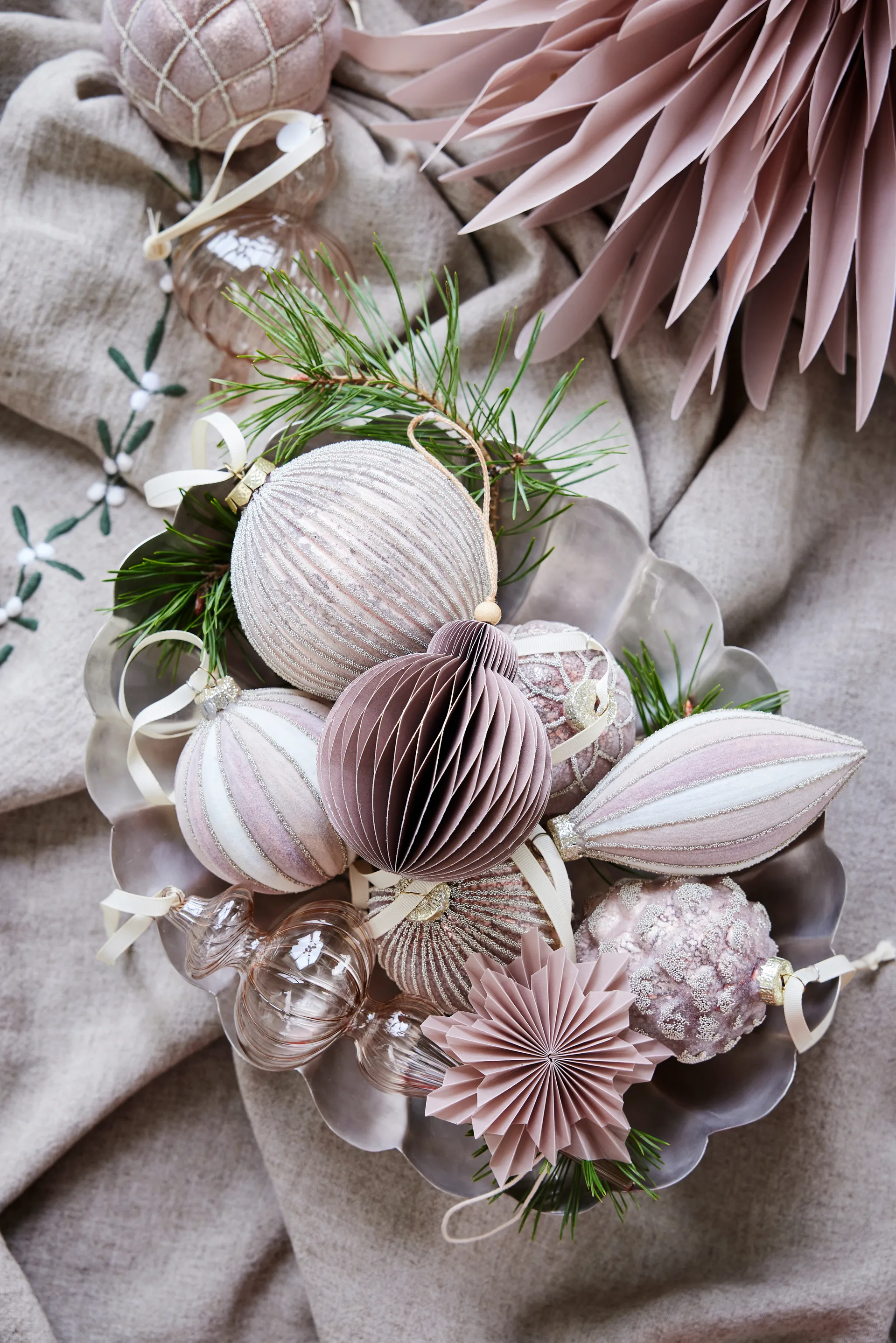 Palisia decoratiester Ø60 cm, Donkerrose Lene Bjerre