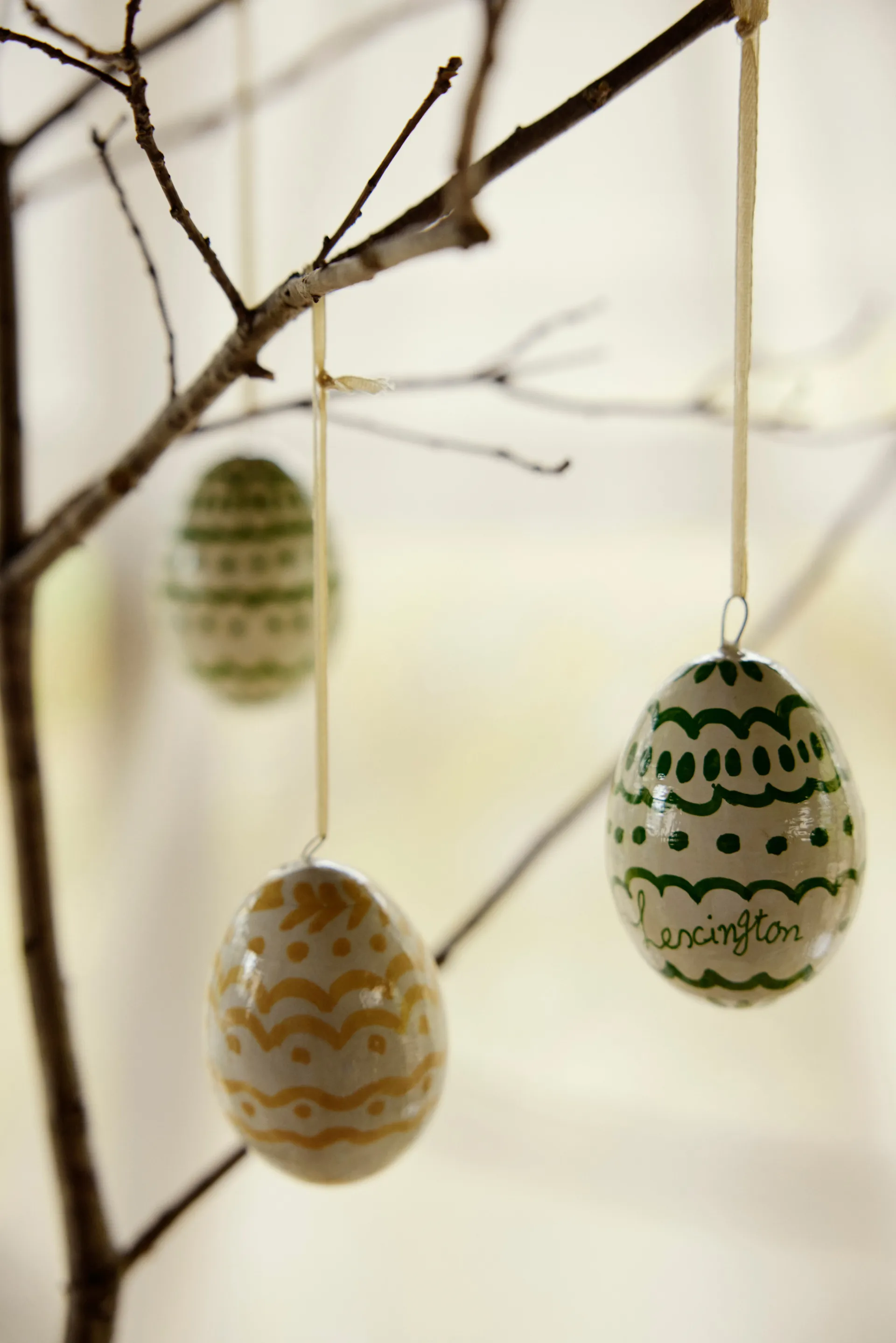 Easter Eggs in Papier Maché  paashanger 2-pack, Green-yellow Lexington