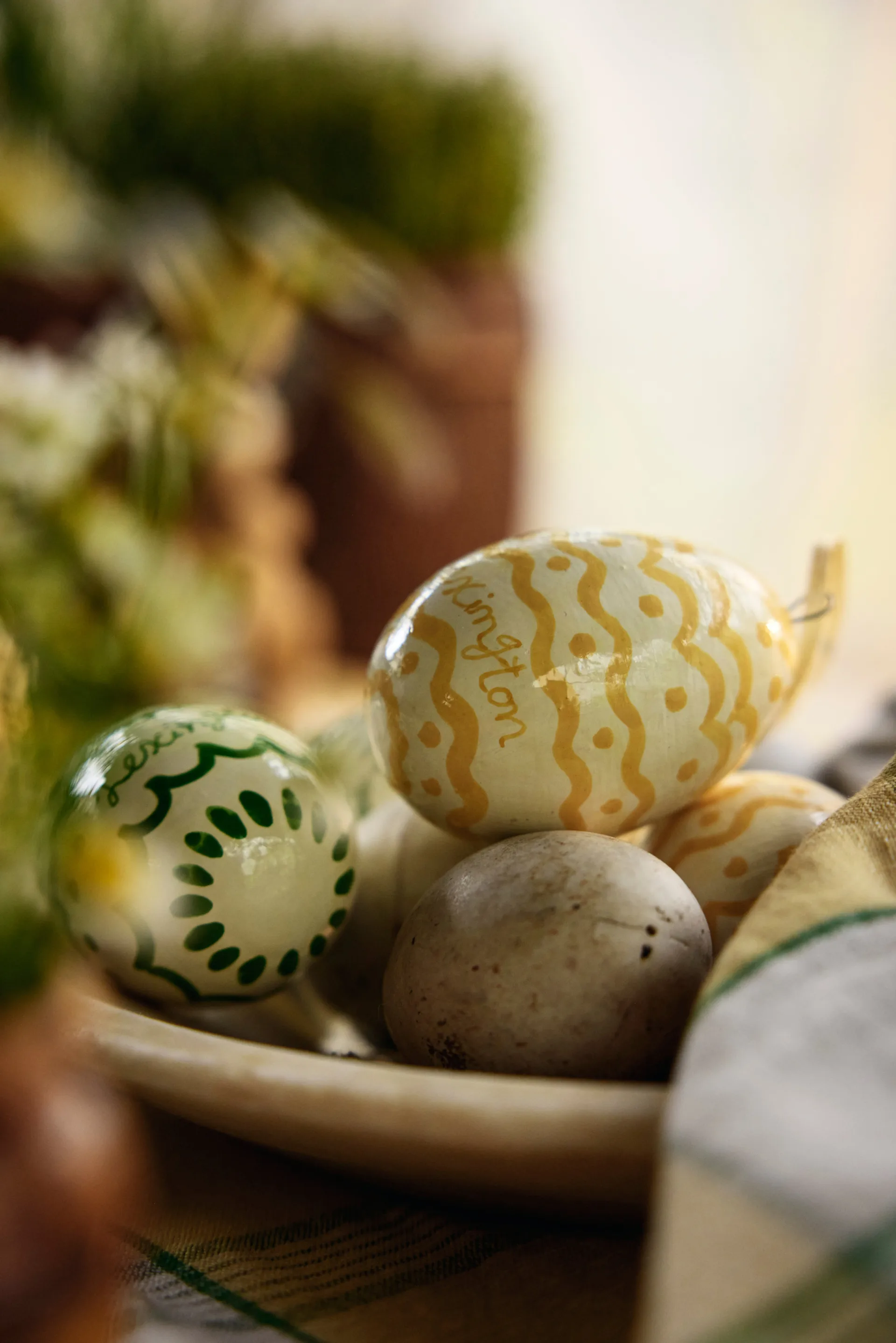 Easter Eggs in Papier Maché  paashanger 2-pack, Green-yellow Lexington