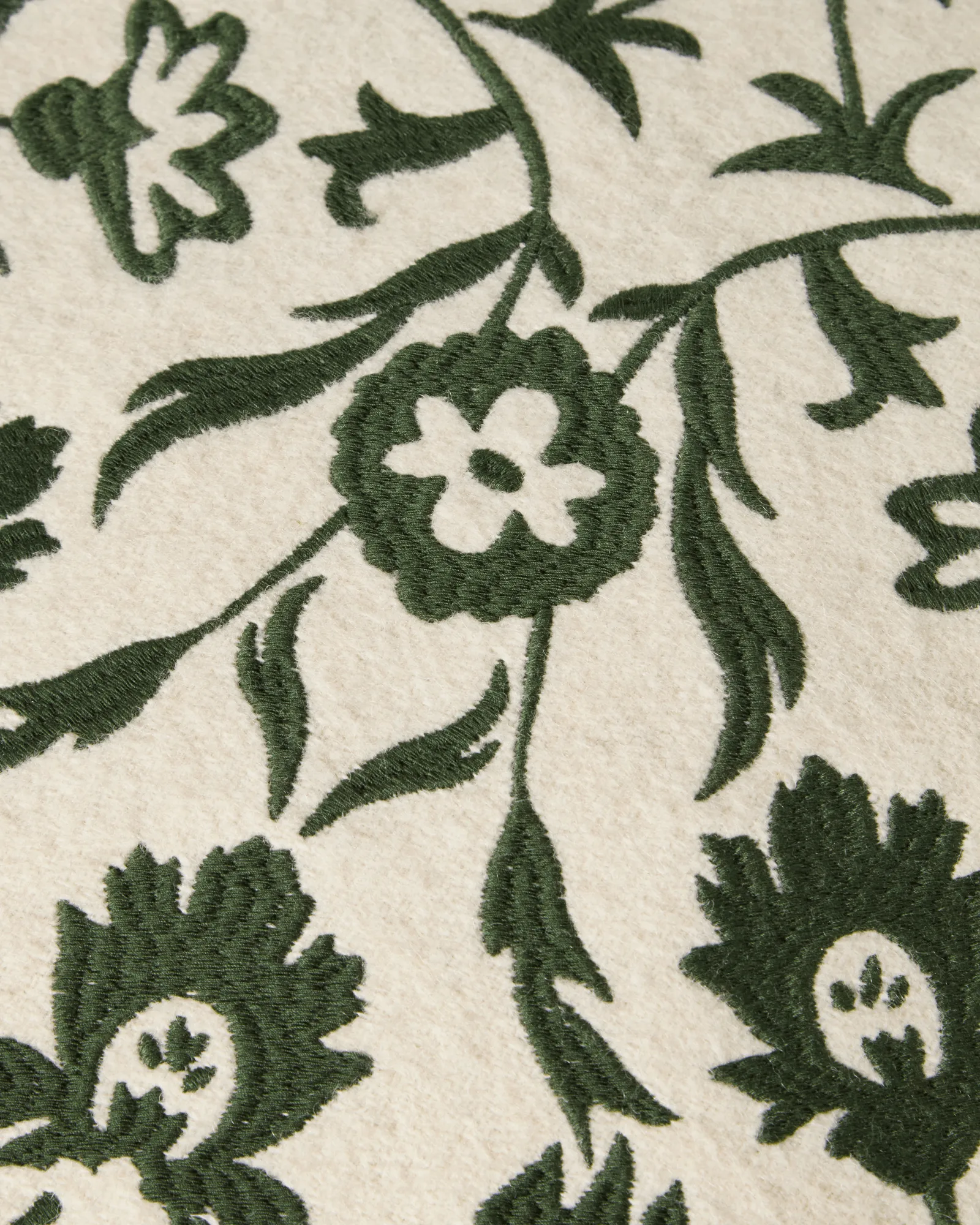 Flower Embroidered Wool Mix kussenhoes 50x50 cm, Light beige-green Lexington