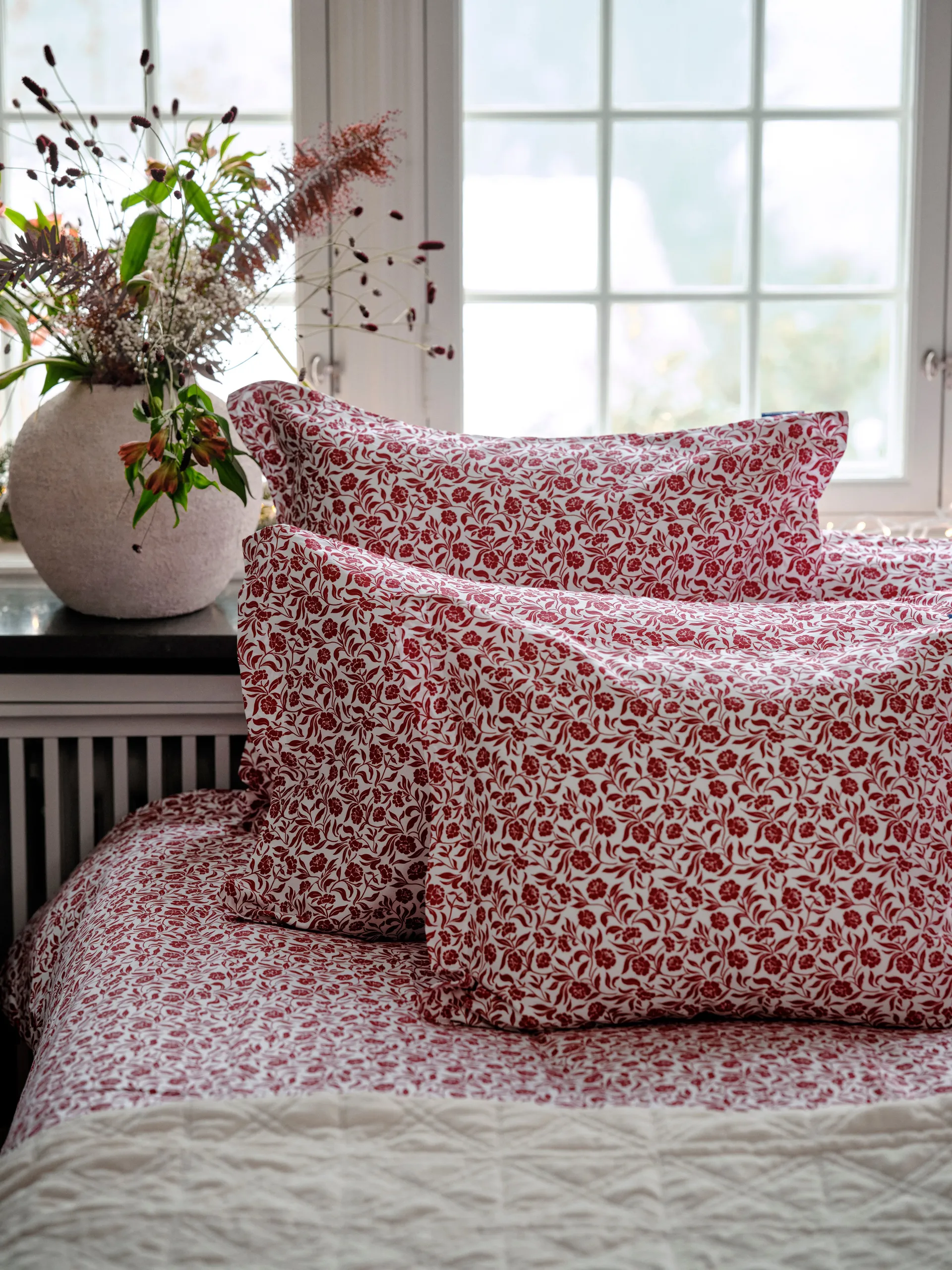 Flower printed cotton sateen kussensloop 50x60 cm, Wit-rood Lexington