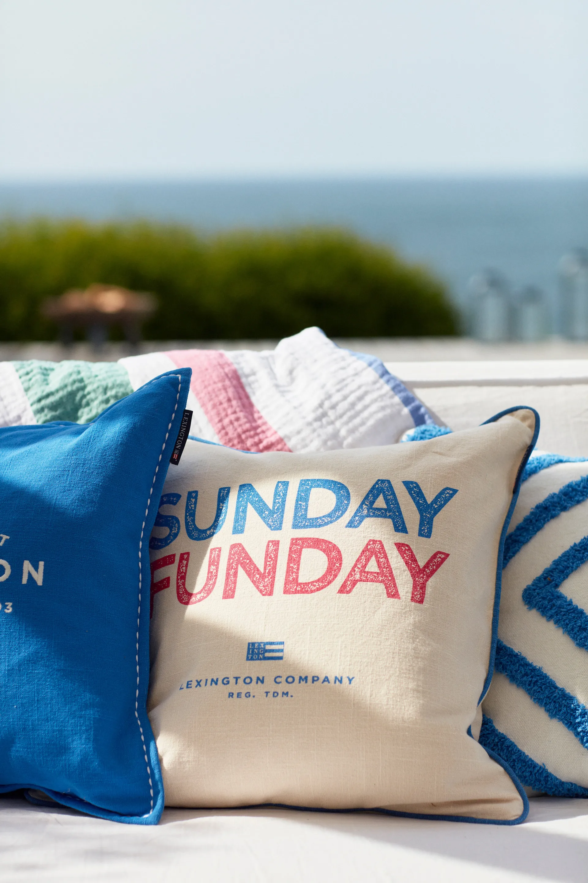 Sunday Funday Printed kussenhoes 50x50 cm, Beige-blauw-roze Lexington