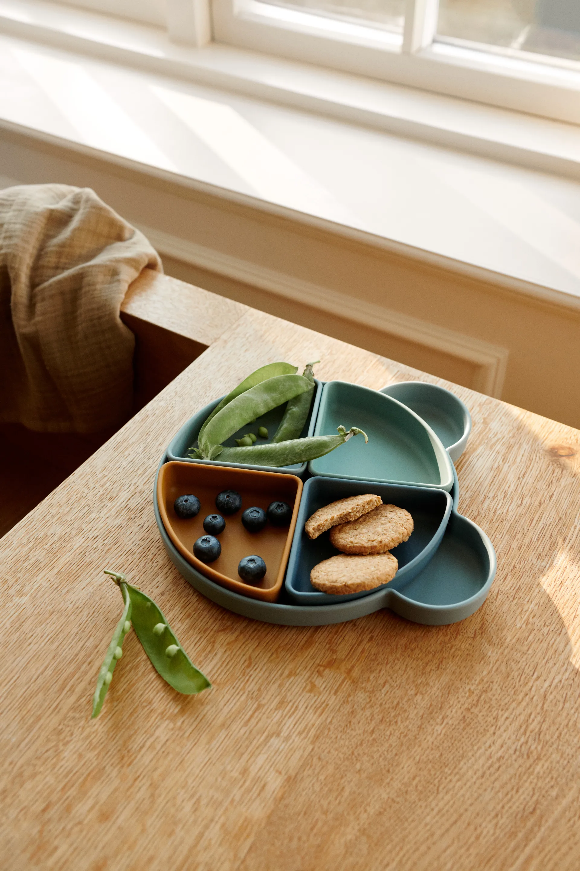 Arne kinderbord + 4 schaaltjes, Mr bear blue fog multi mix Liewood