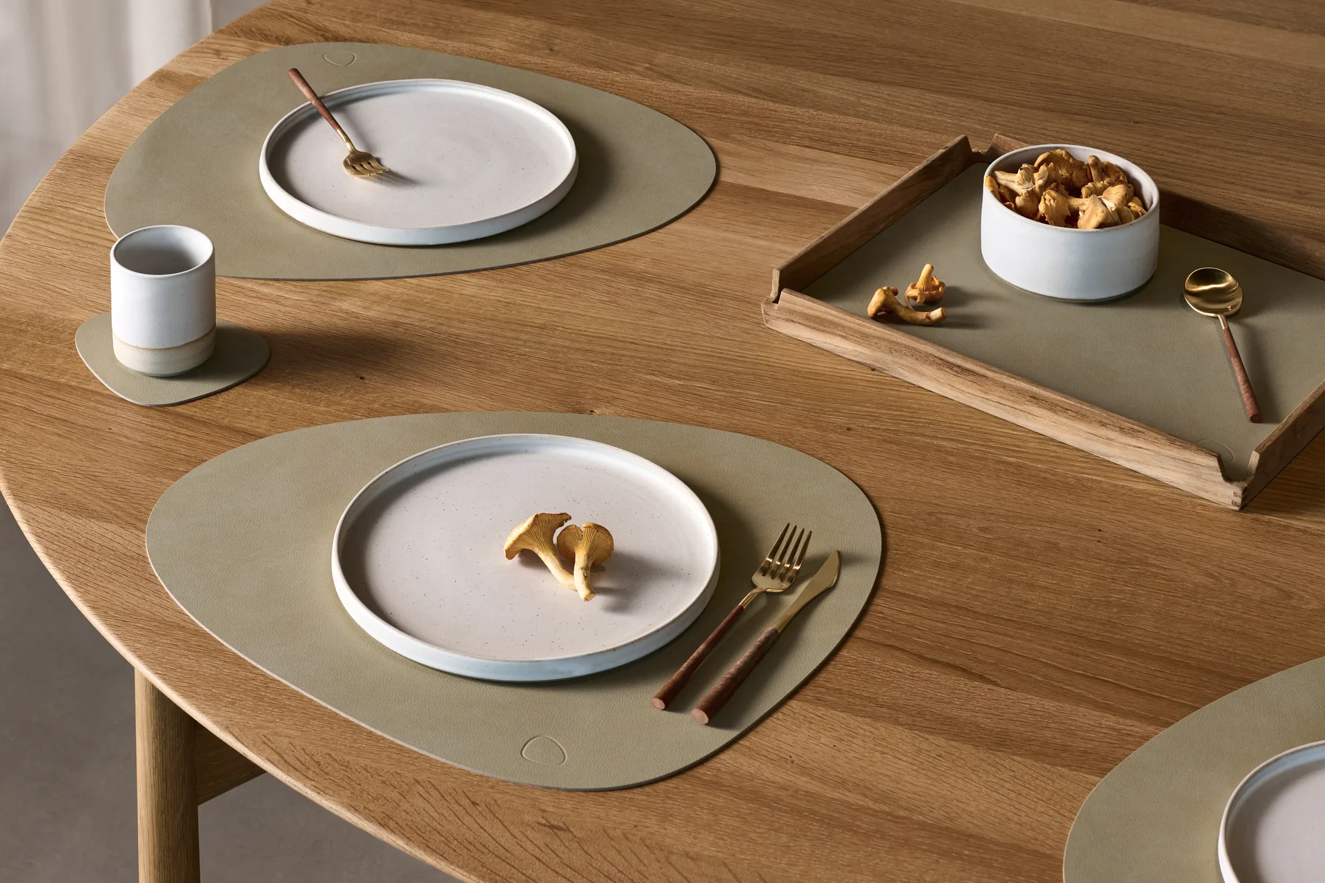 Airy teakhouten dienblad square M, Nupo herbal dust LIND DNA