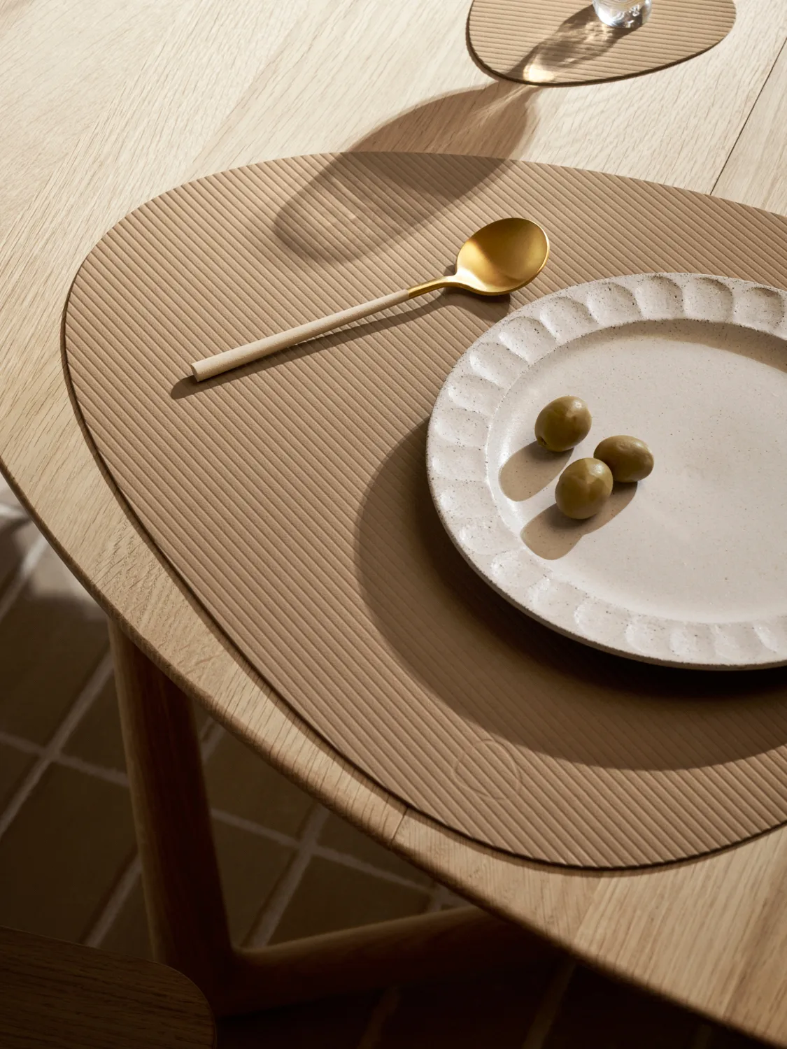 Corduroy placemat curve L, Nougat LIND DNA